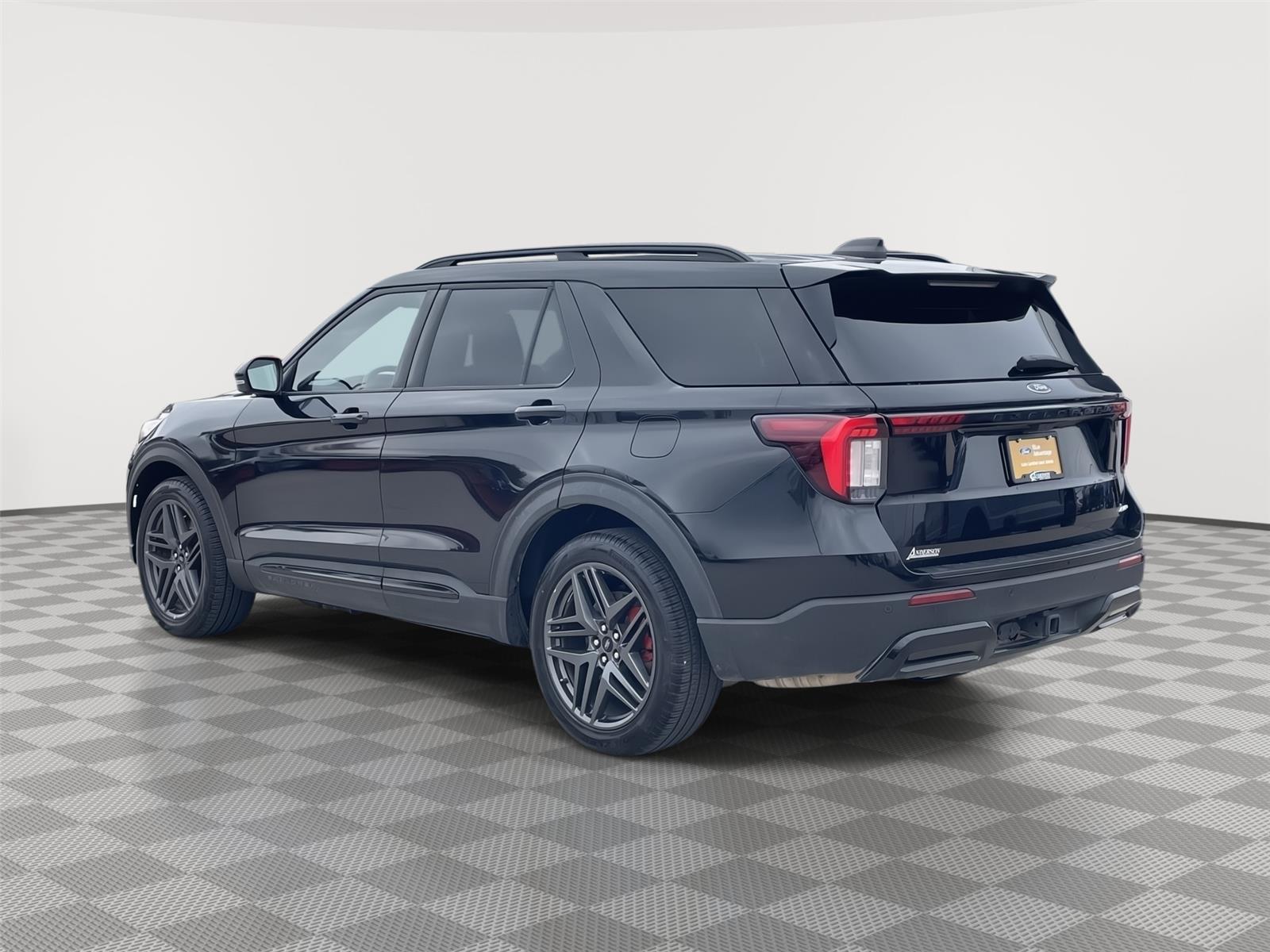 Vehicle photo 9