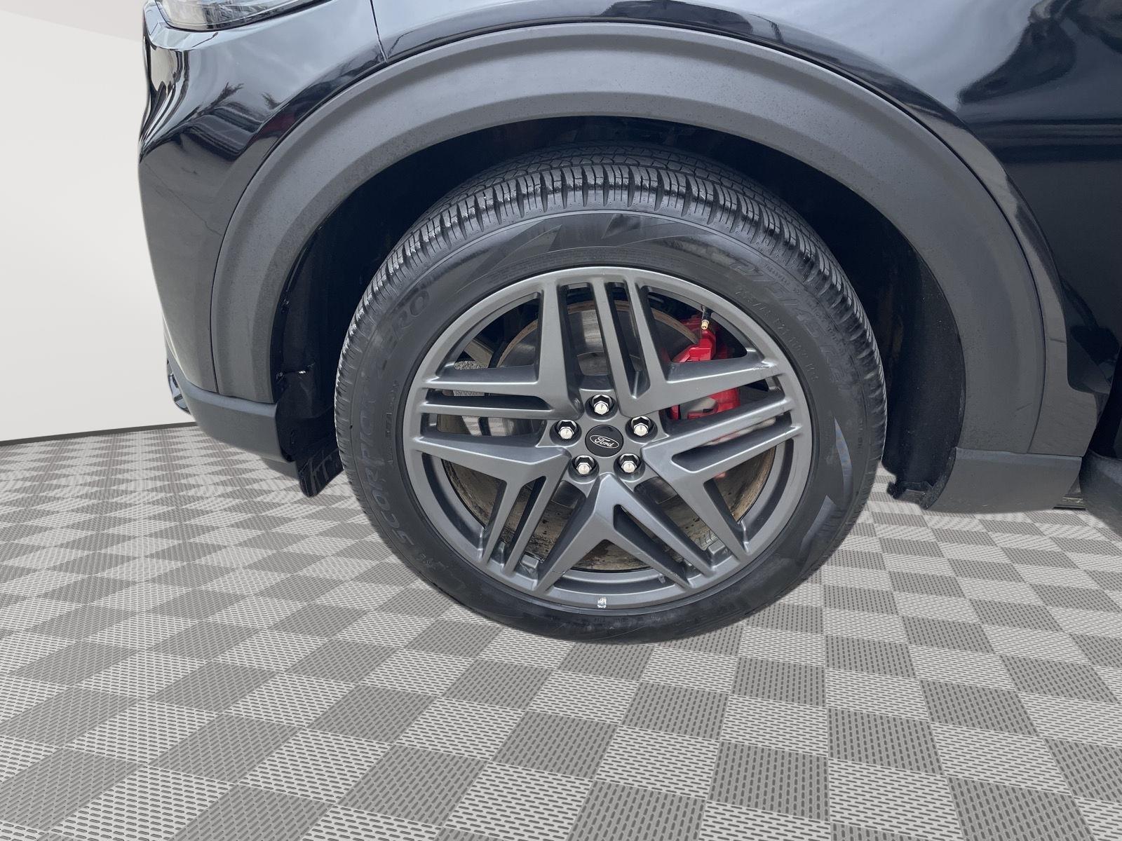 Vehicle photo 10