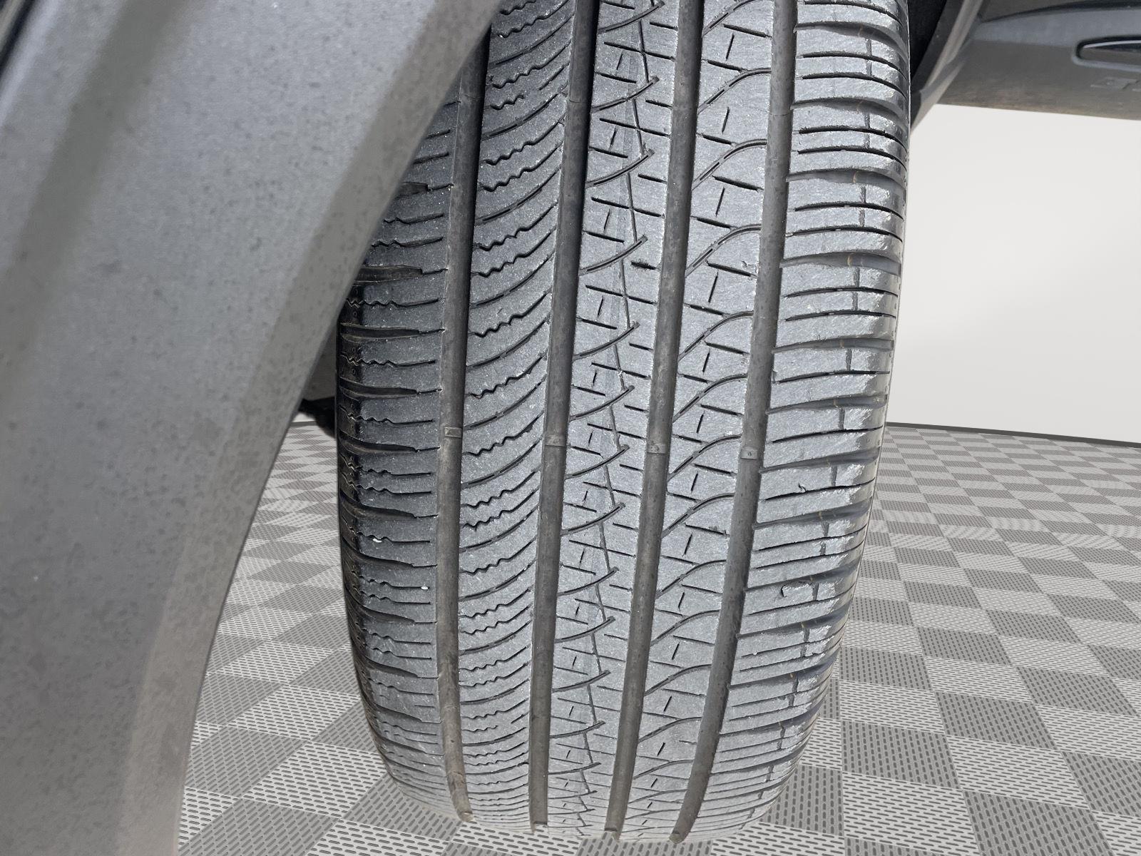 Vehicle photo 11