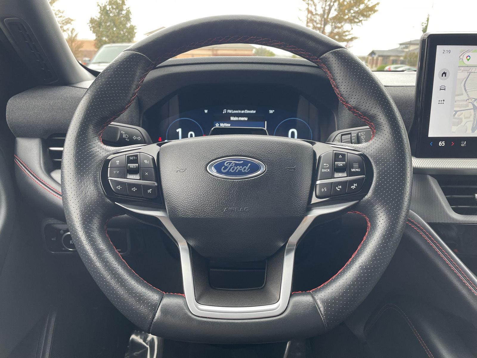 Vehicle photo 12