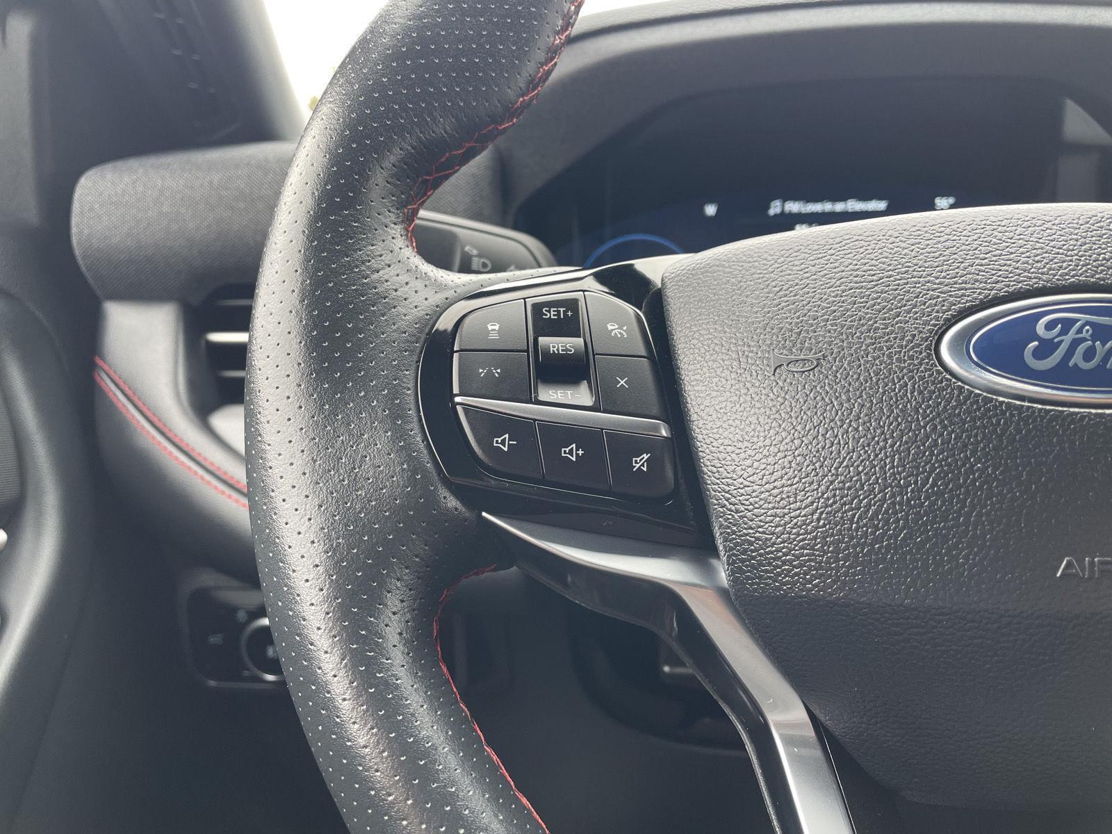 Vehicle photo 13