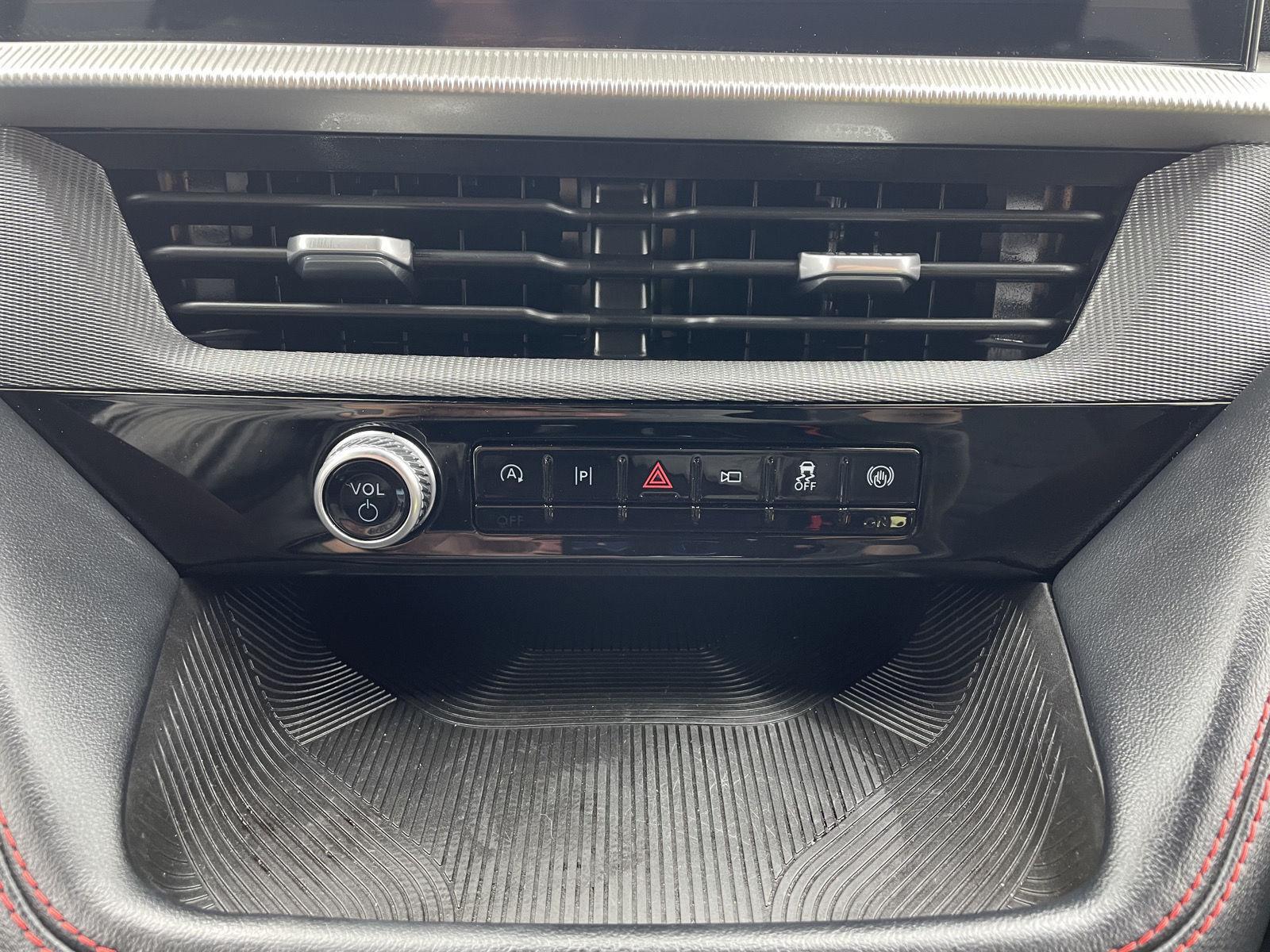 Vehicle photo 29