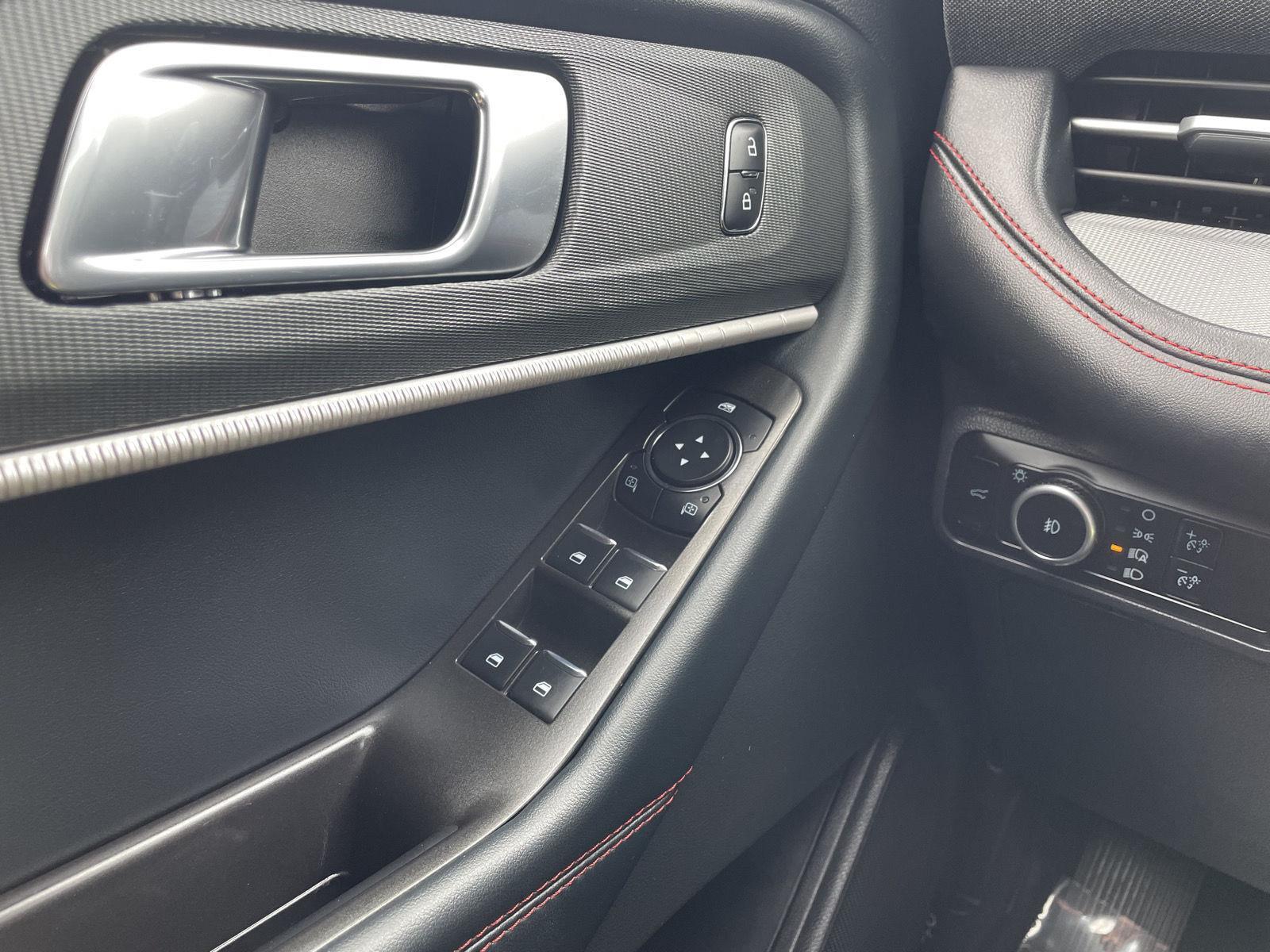 Vehicle photo 31