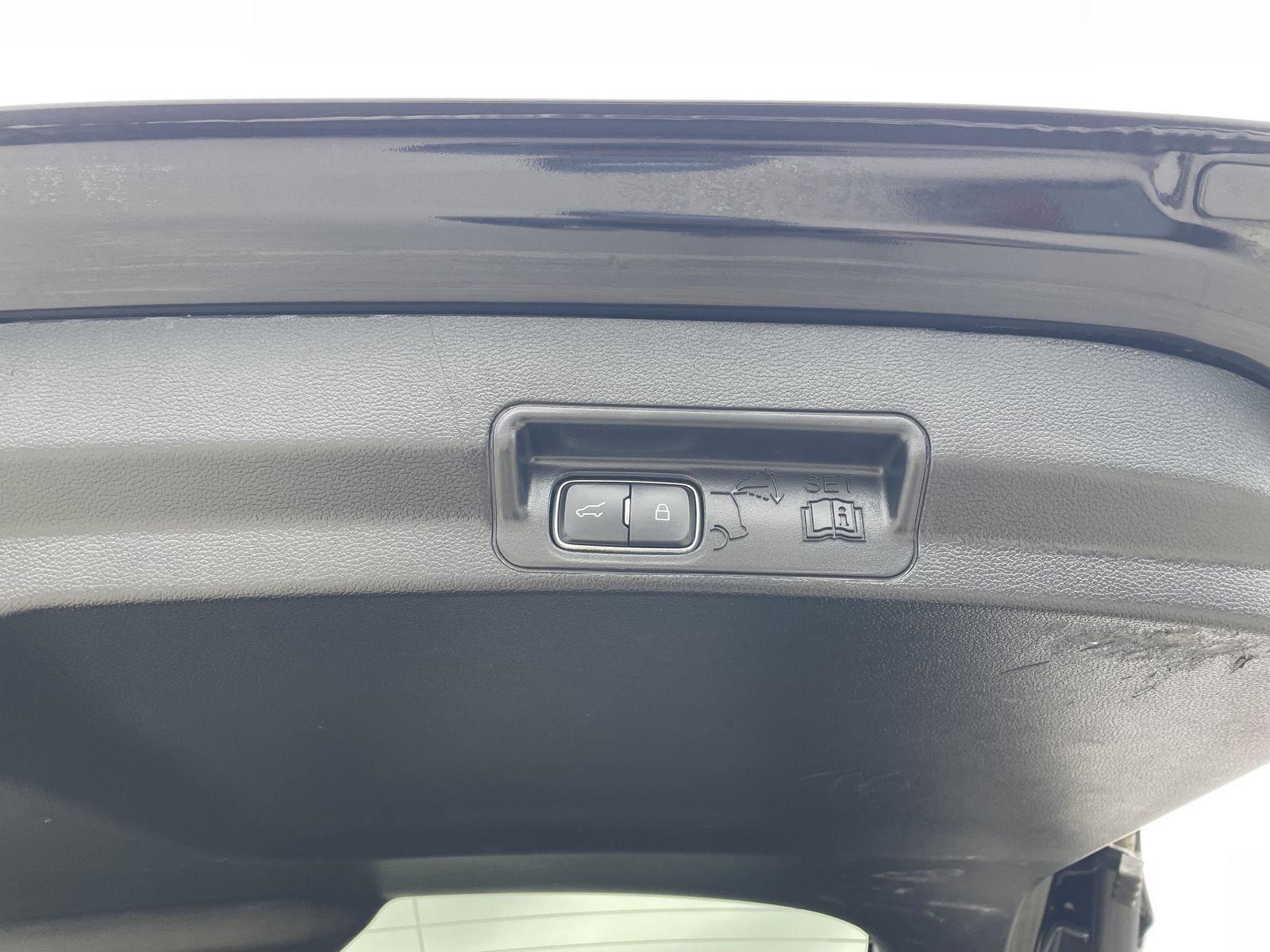 Vehicle photo 37