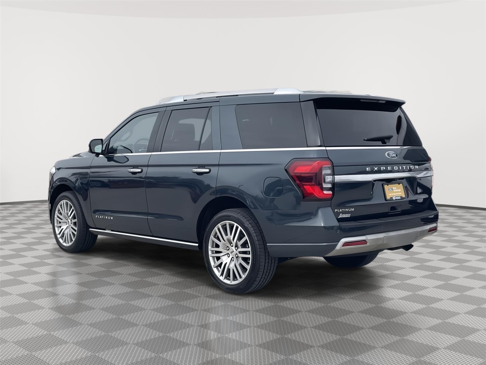 Vehicle photo 9