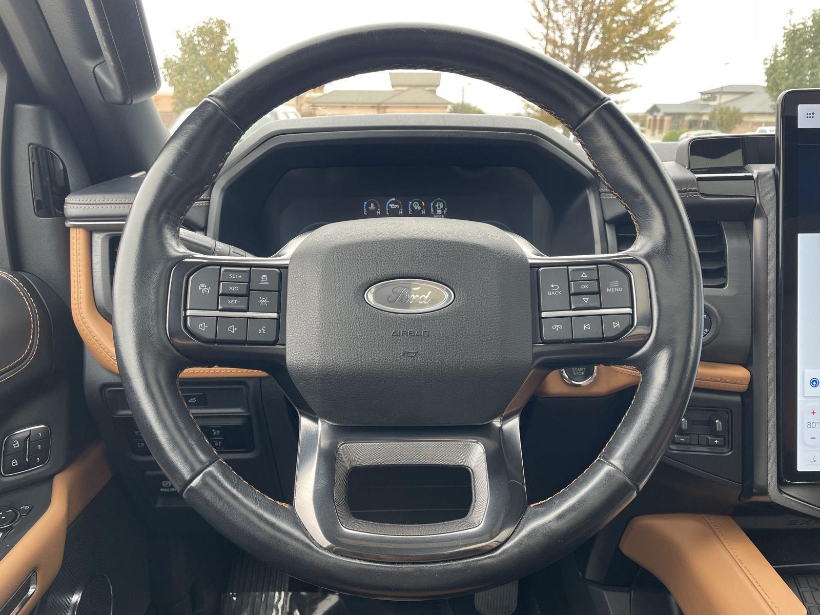 Vehicle photo 12