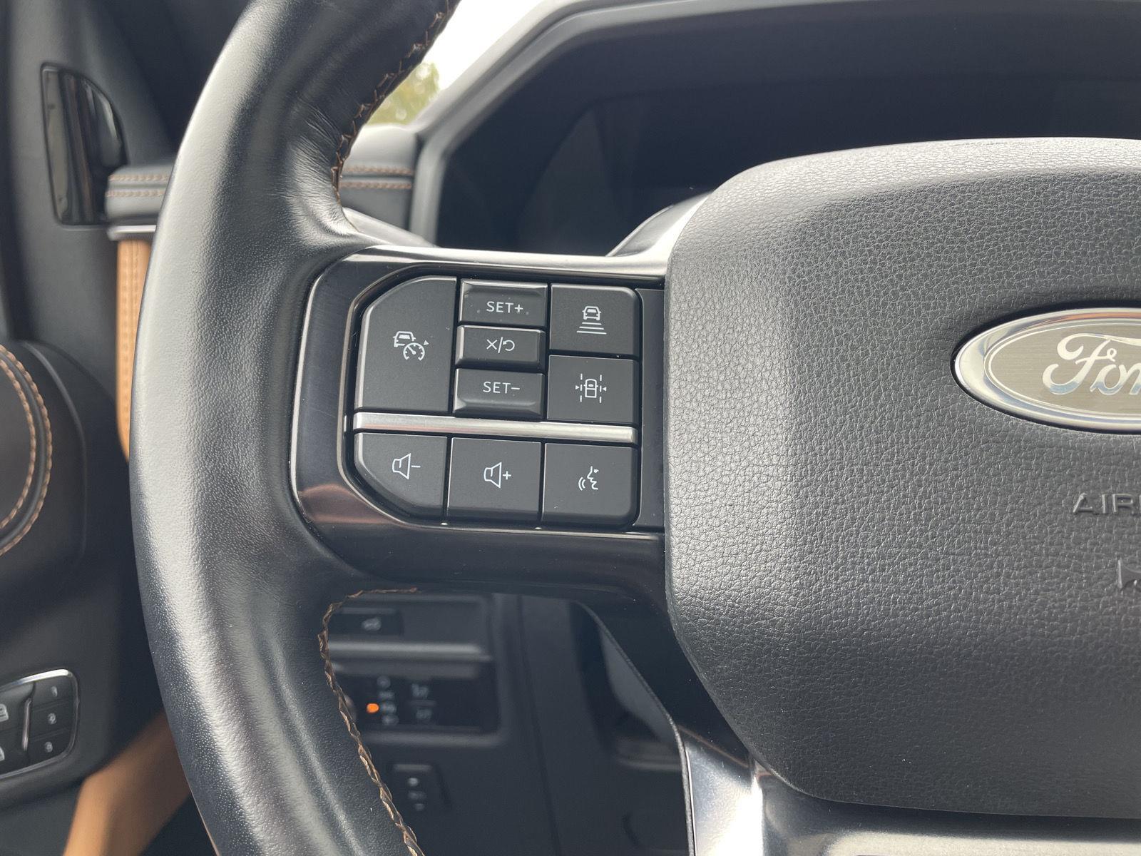Vehicle photo 13