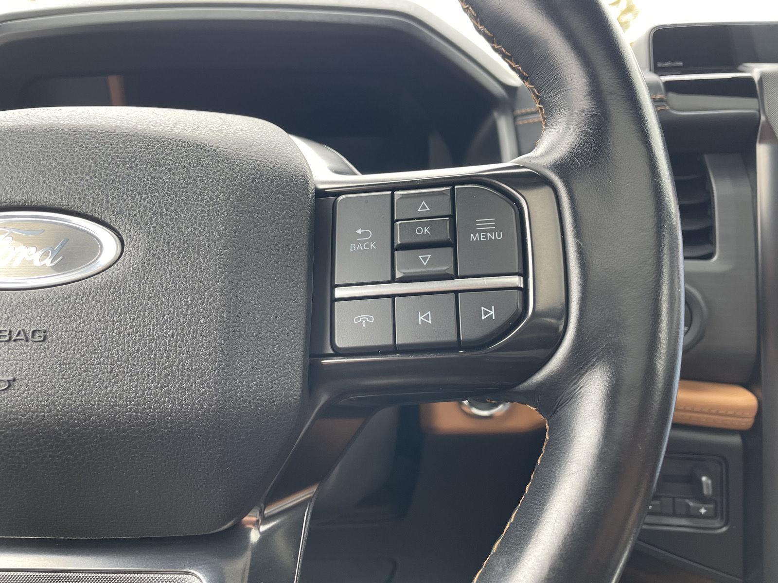 Vehicle photo 14