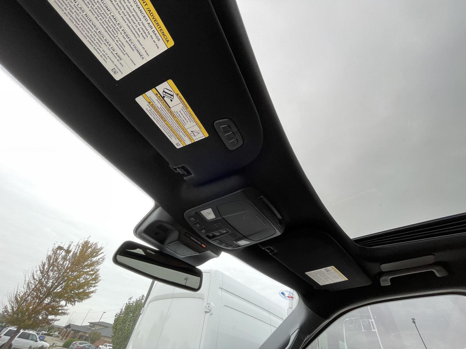 Vehicle photo 22