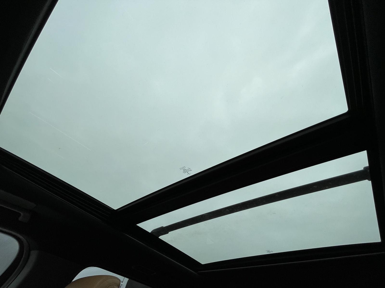 Vehicle photo 23