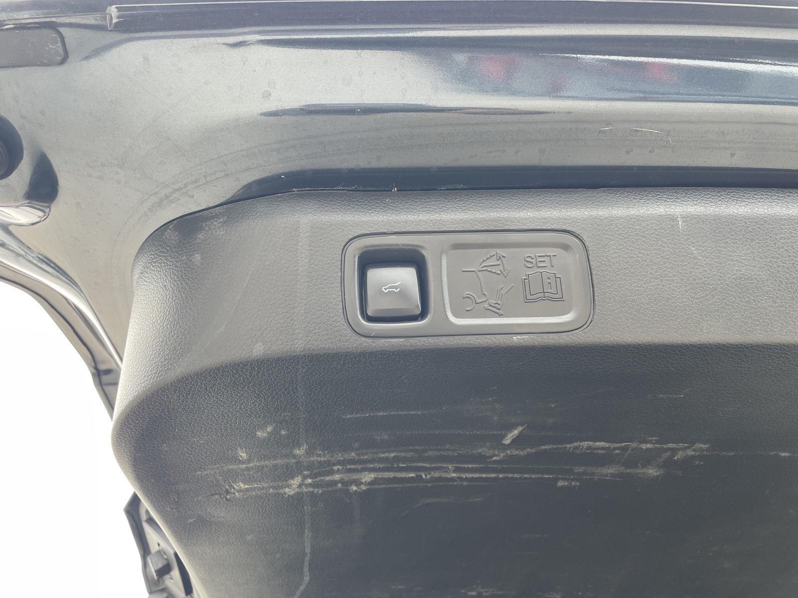 Vehicle photo 42