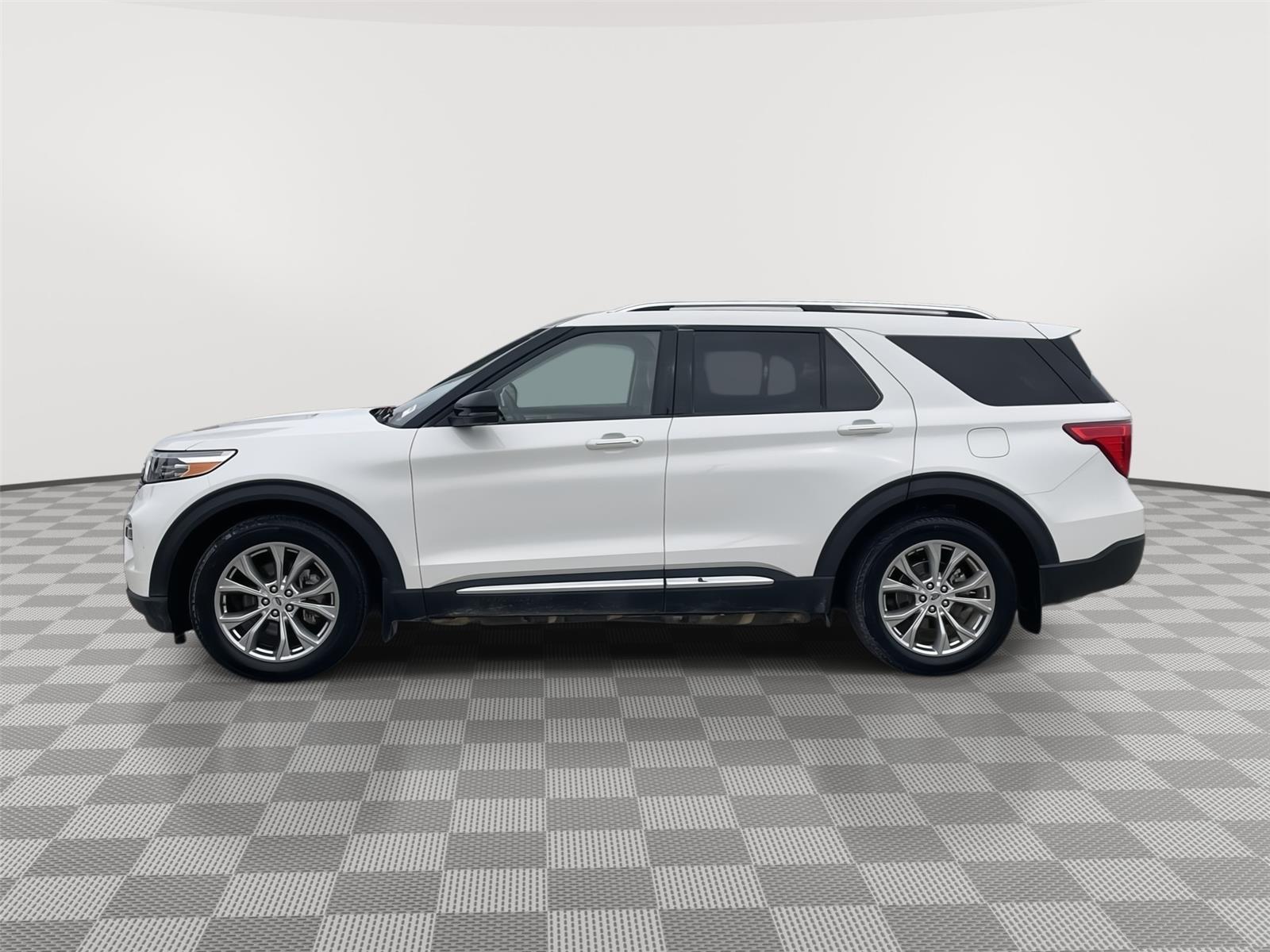 Vehicle photo 2