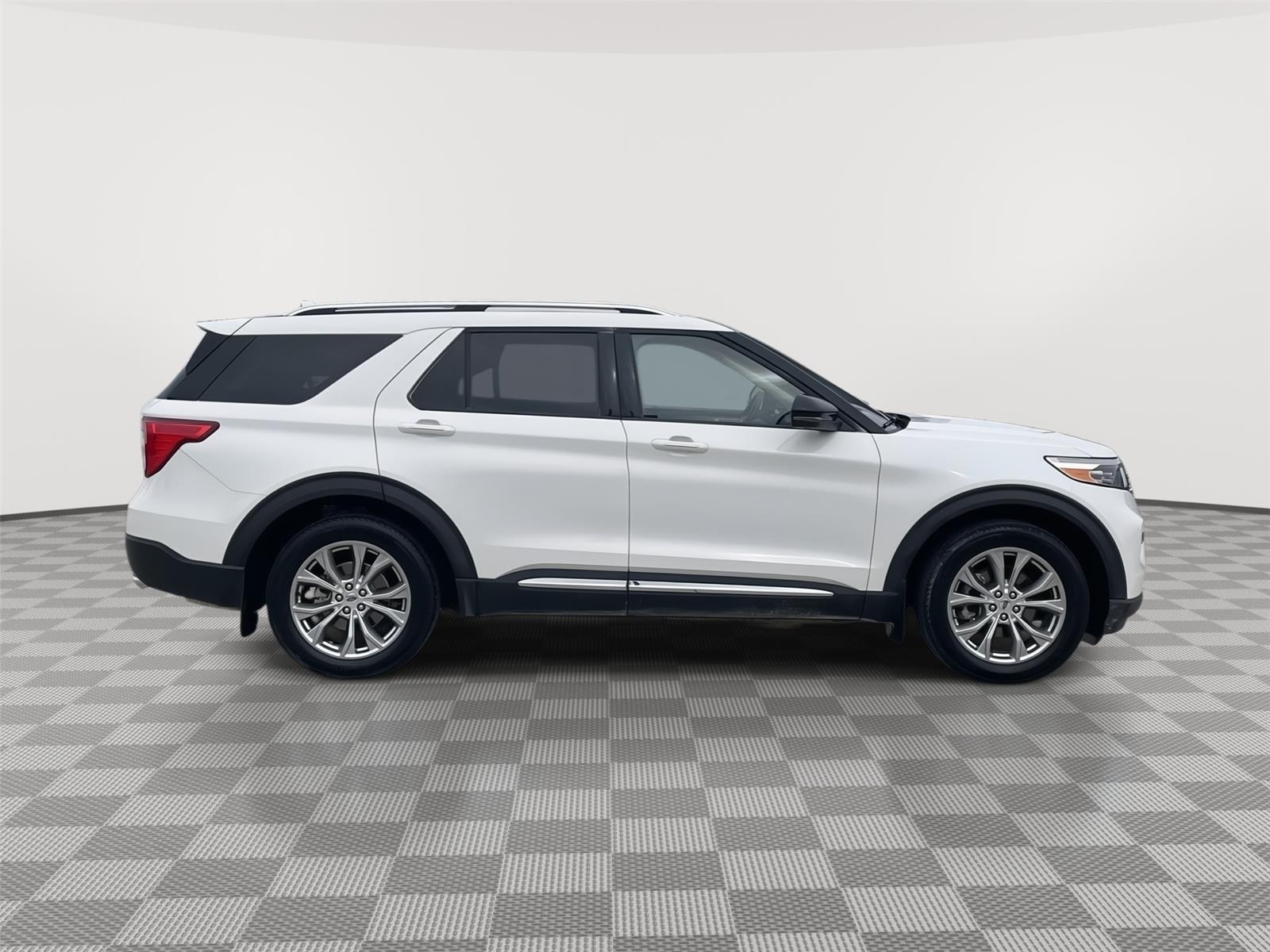 Vehicle photo 6