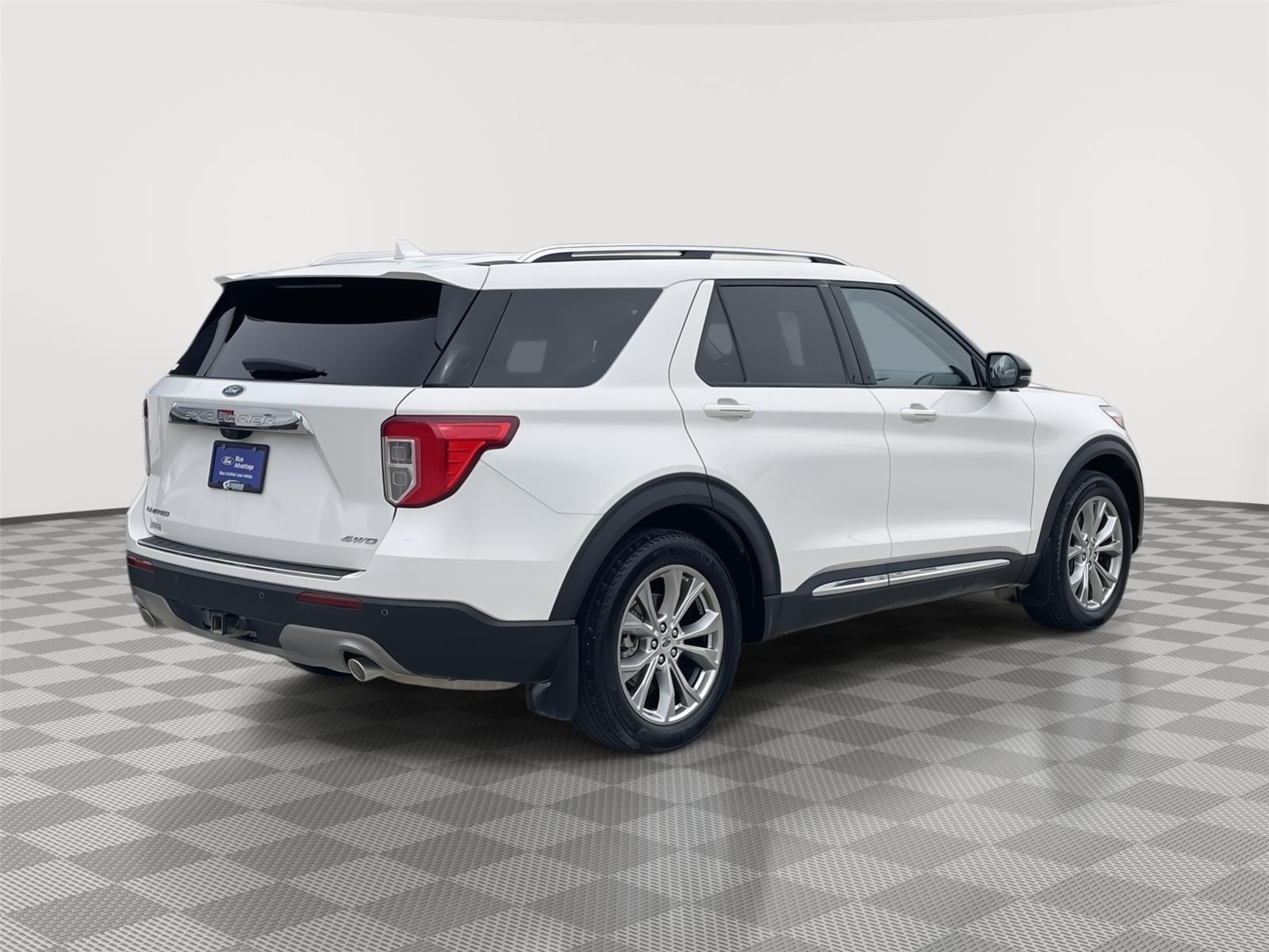Vehicle photo 7