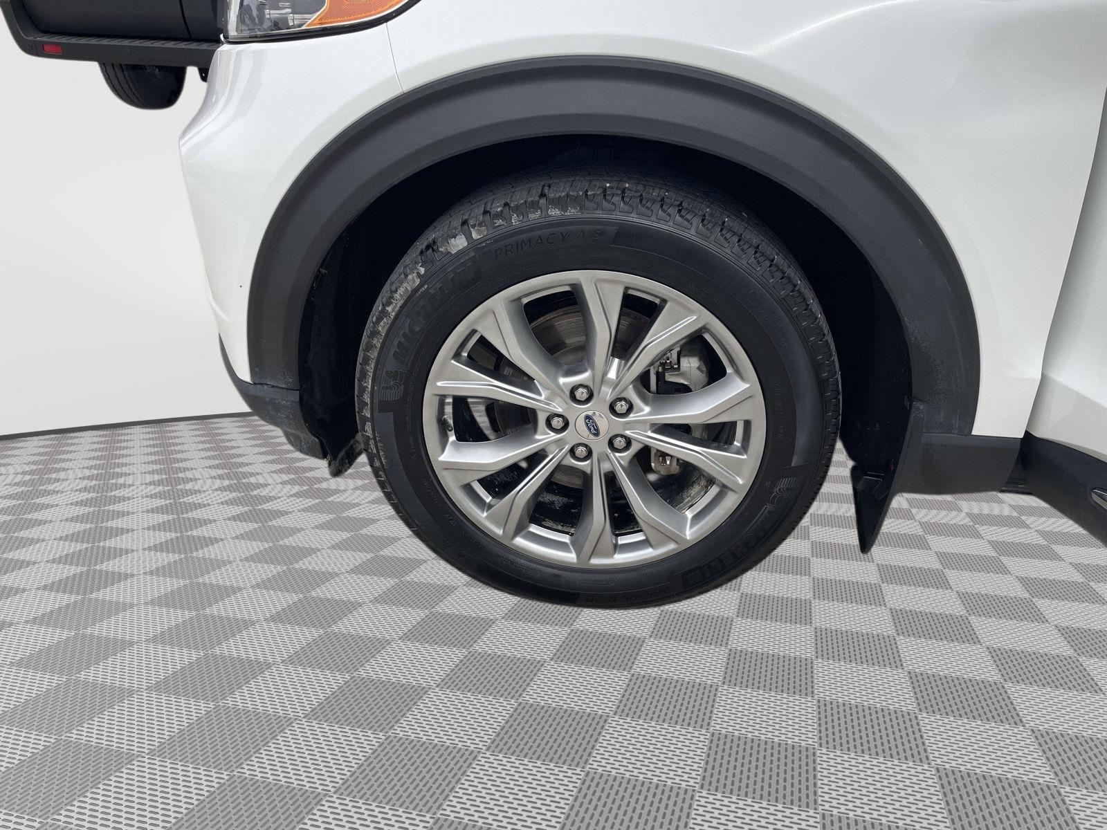 Vehicle photo 10