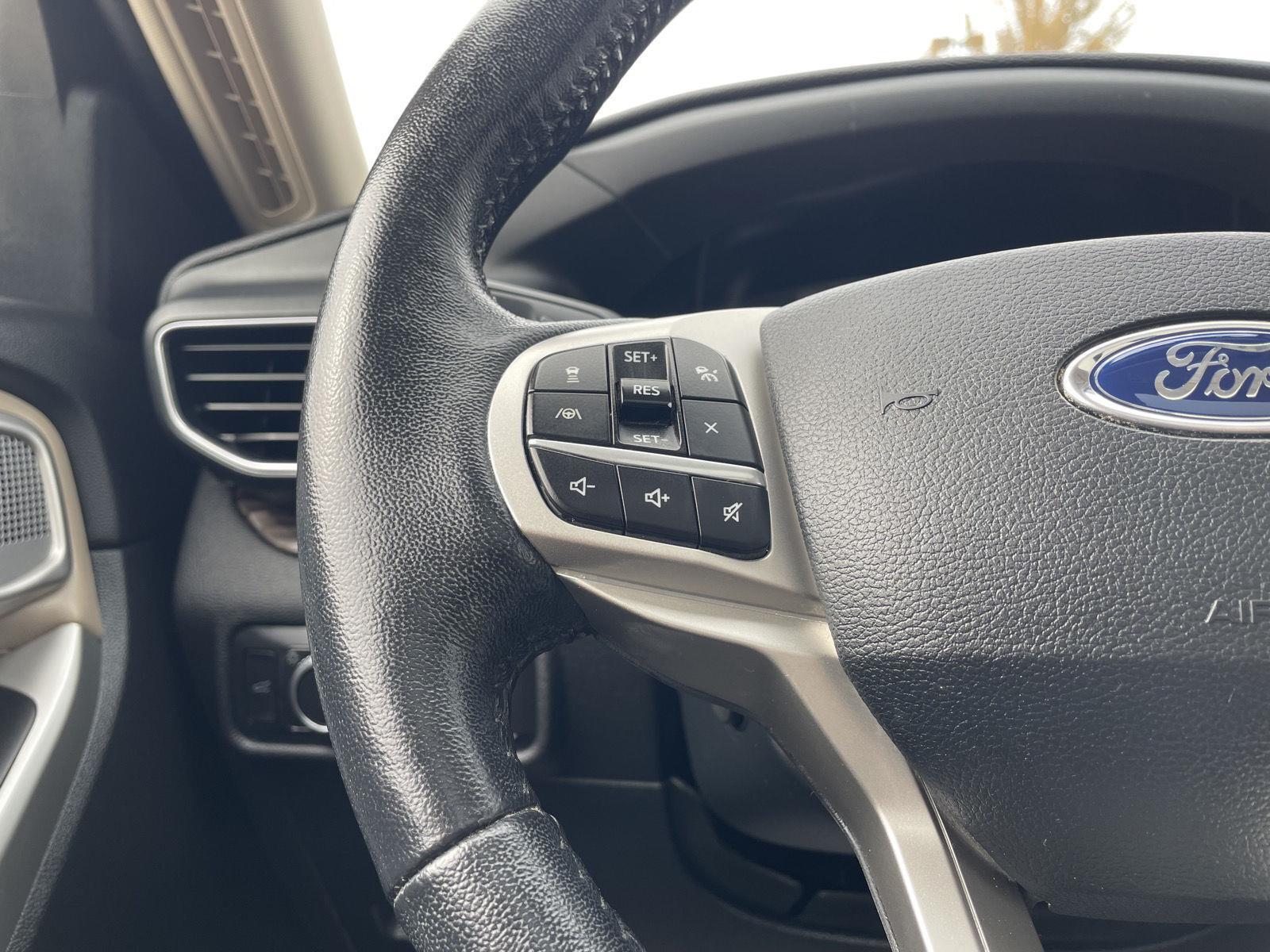 Vehicle photo 12