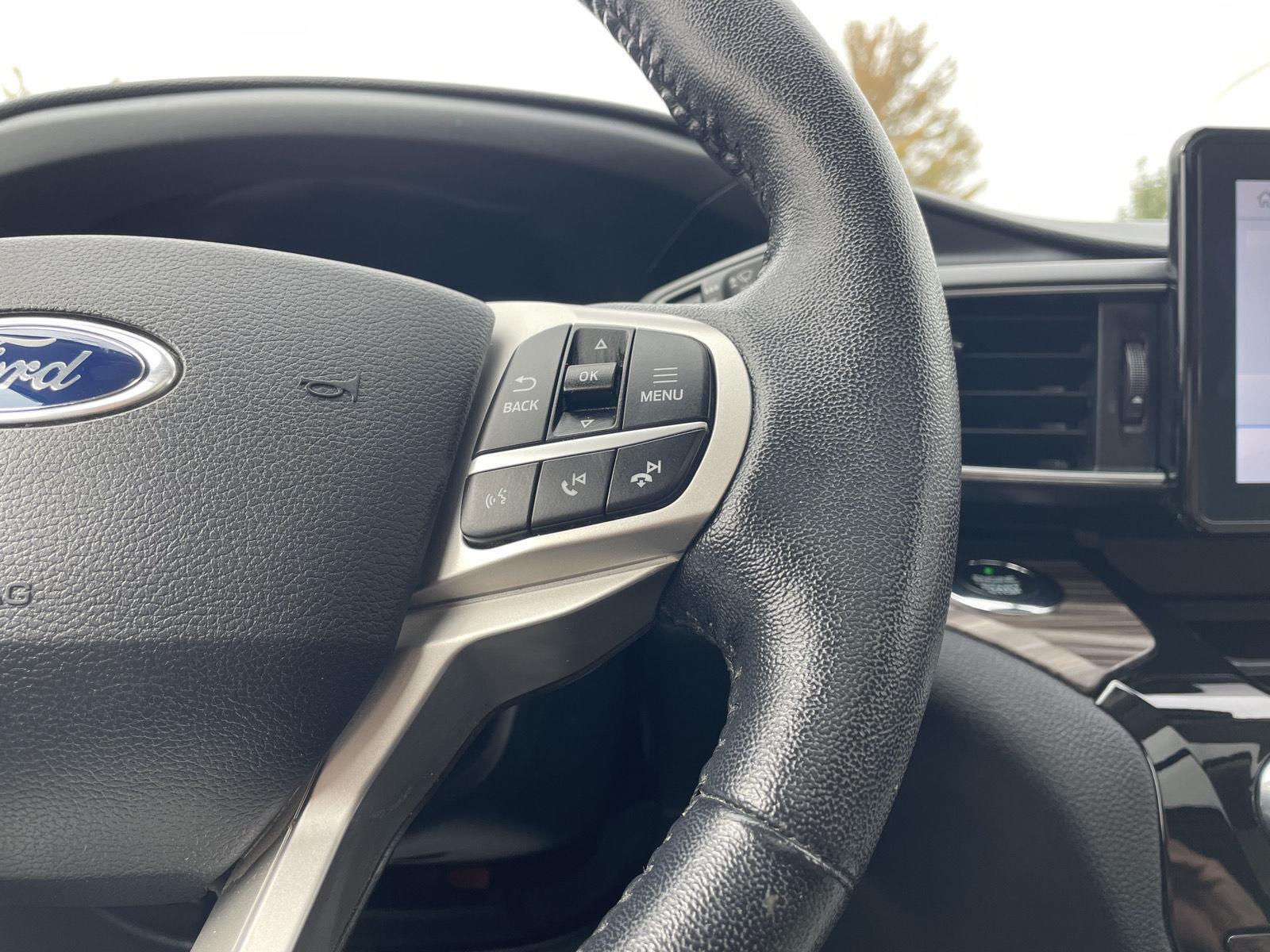 Vehicle photo 13