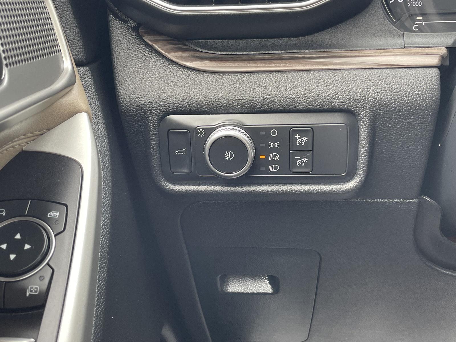 Vehicle photo 14