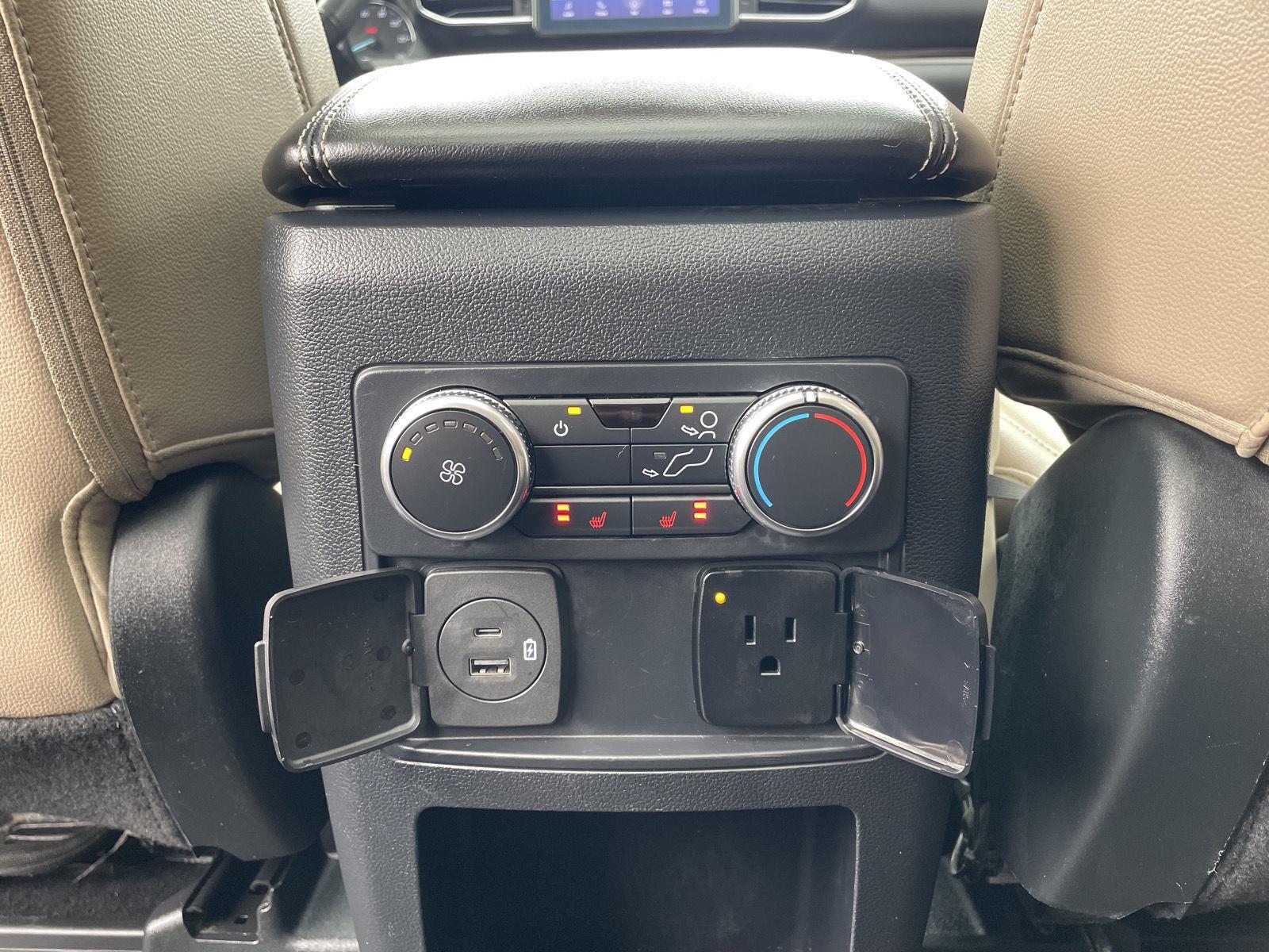 Vehicle photo 18