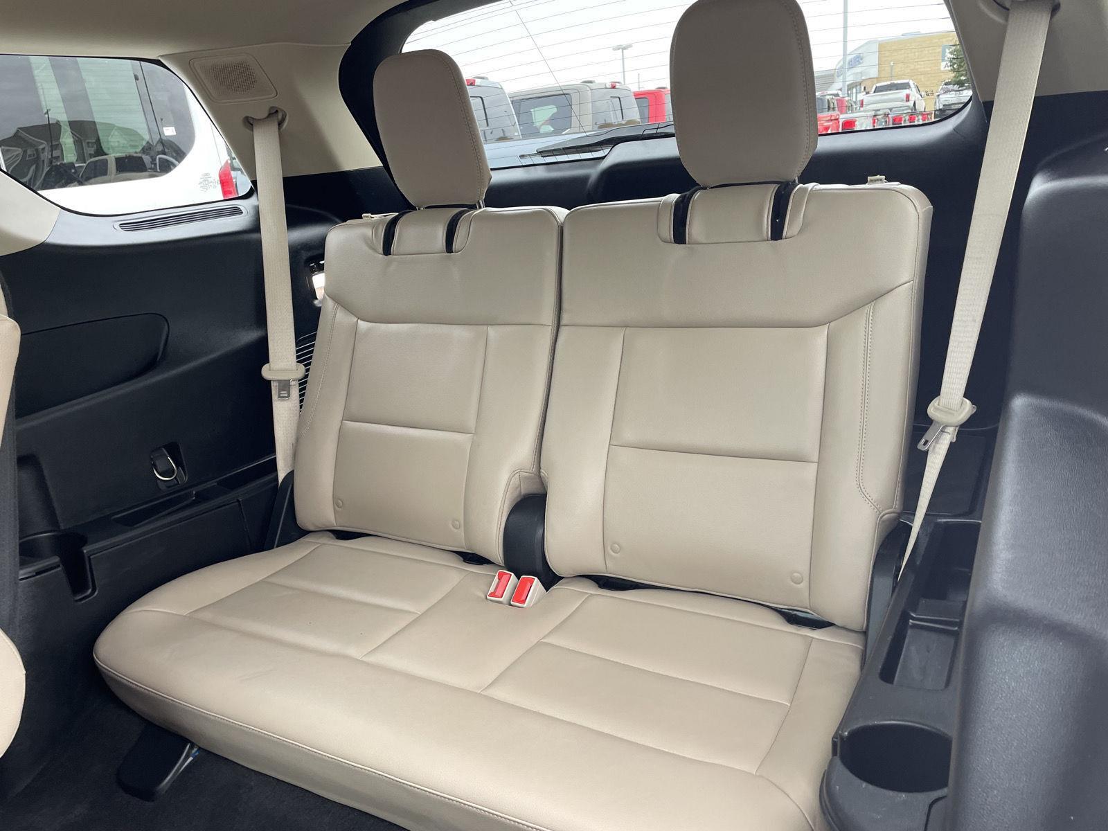 Vehicle photo 19