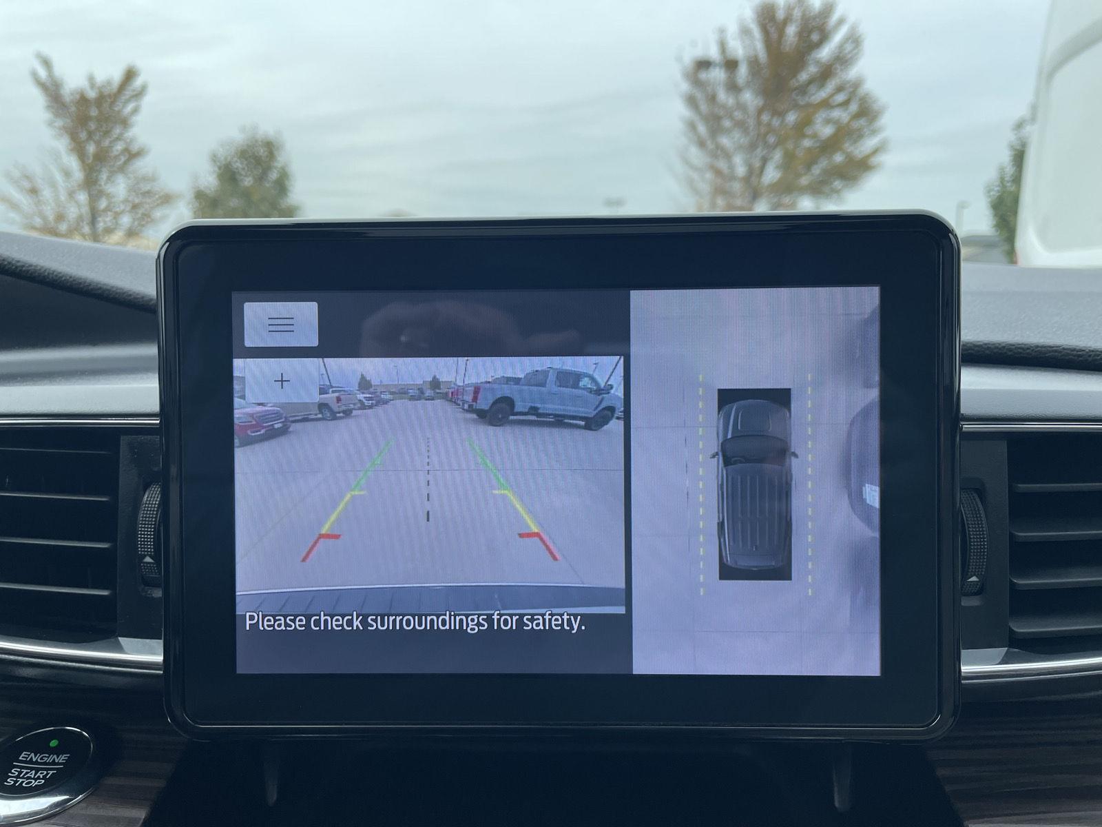 Vehicle photo 23