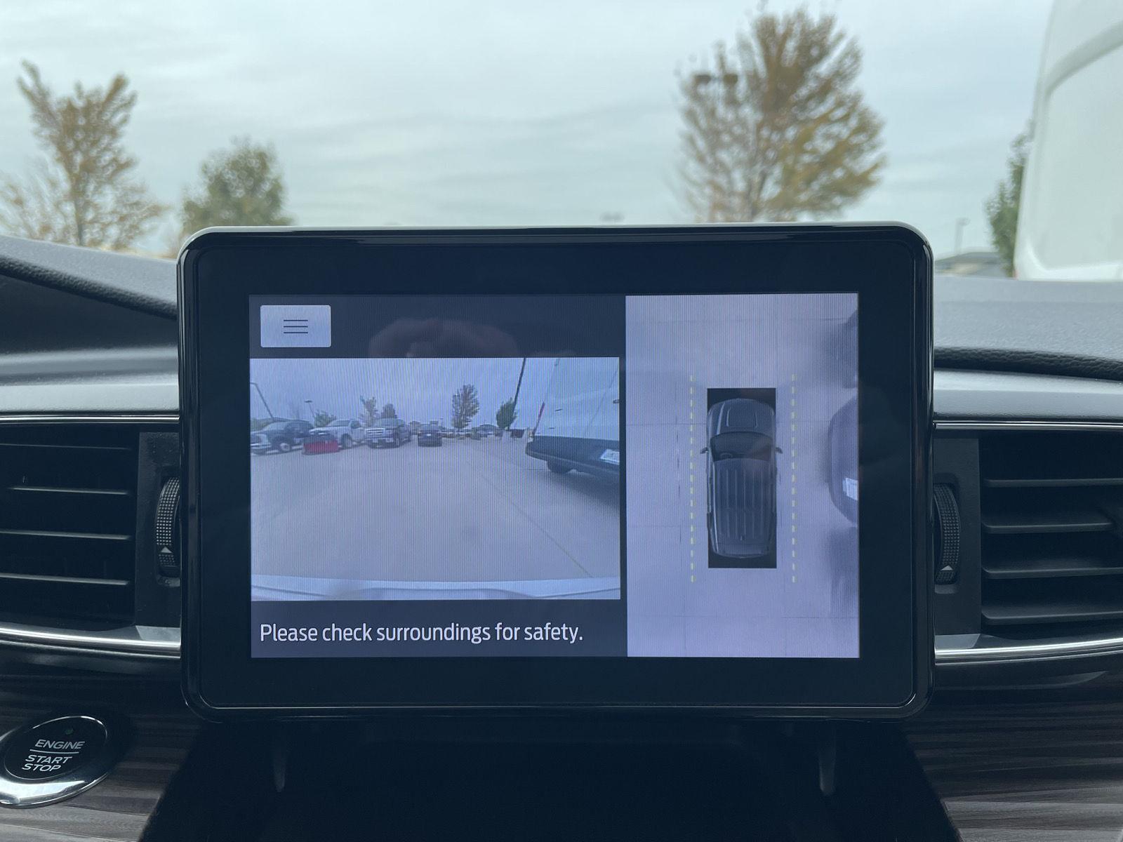 Vehicle photo 24