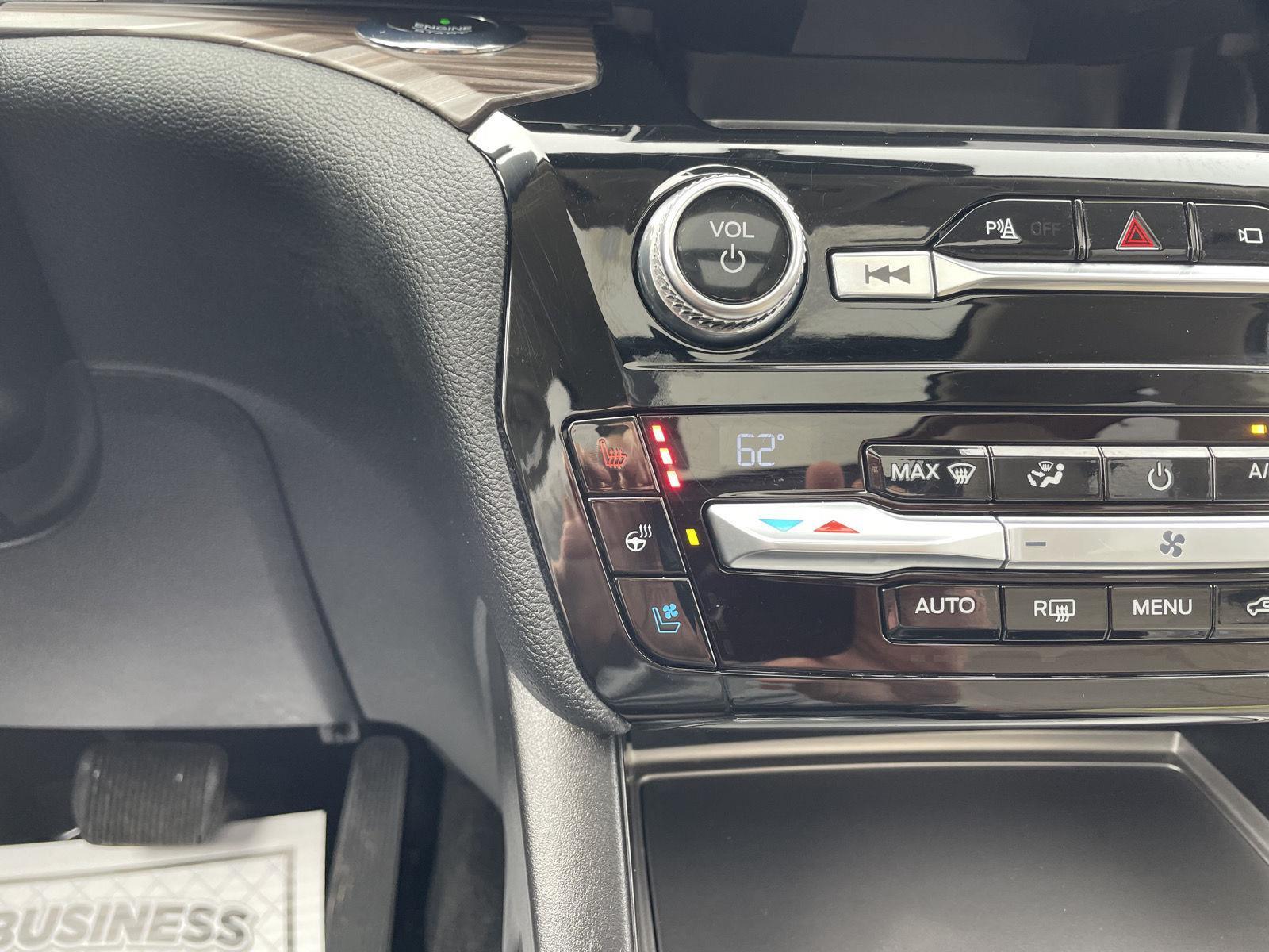 Vehicle photo 28
