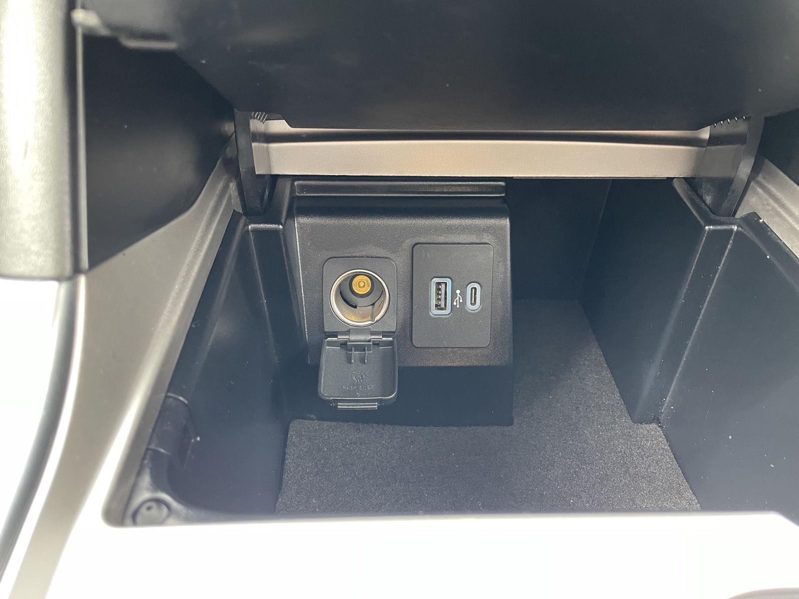Vehicle photo 30