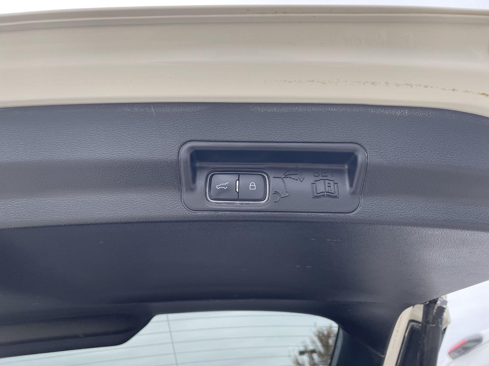 Vehicle photo 40