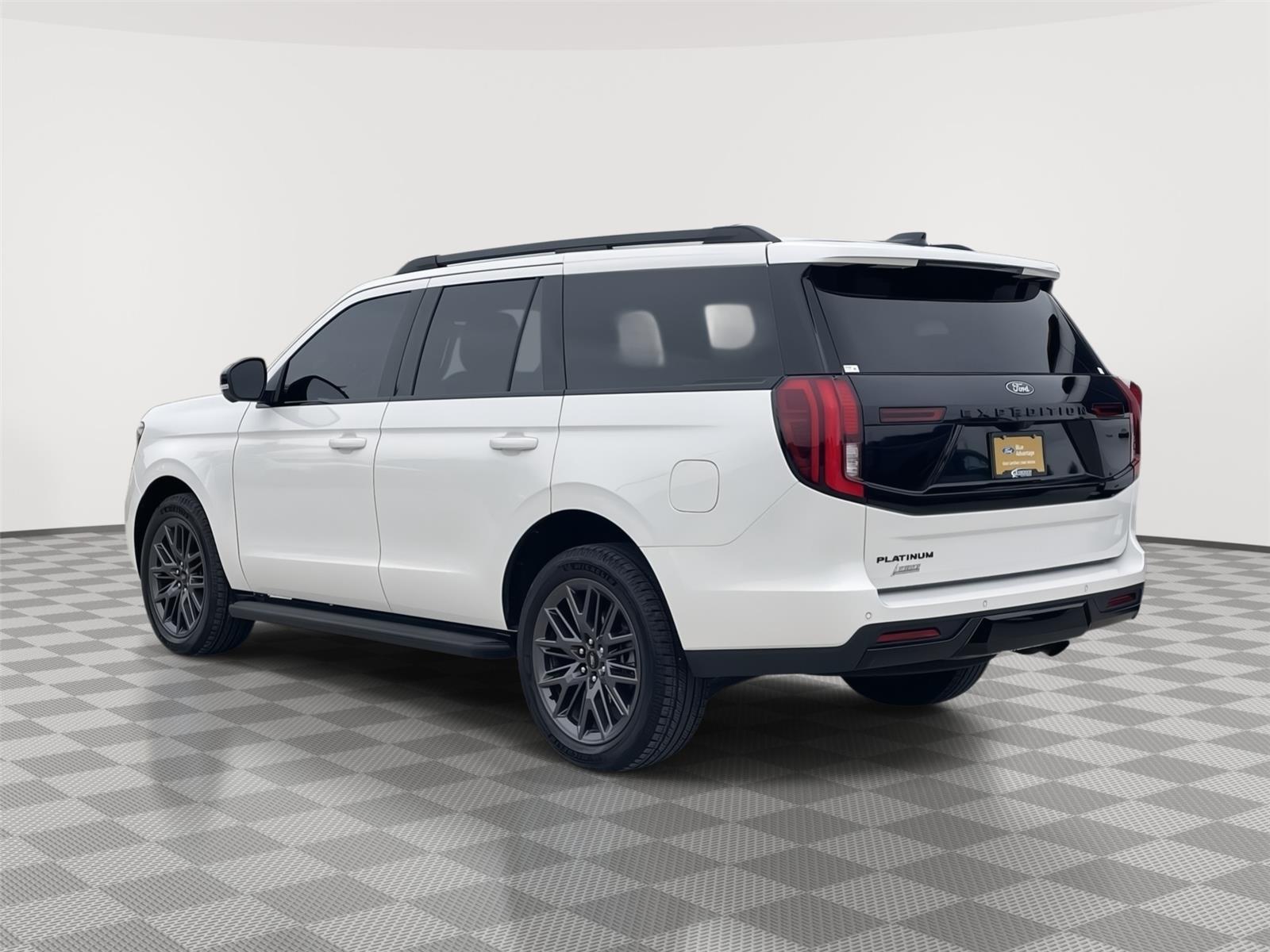 Vehicle photo 9