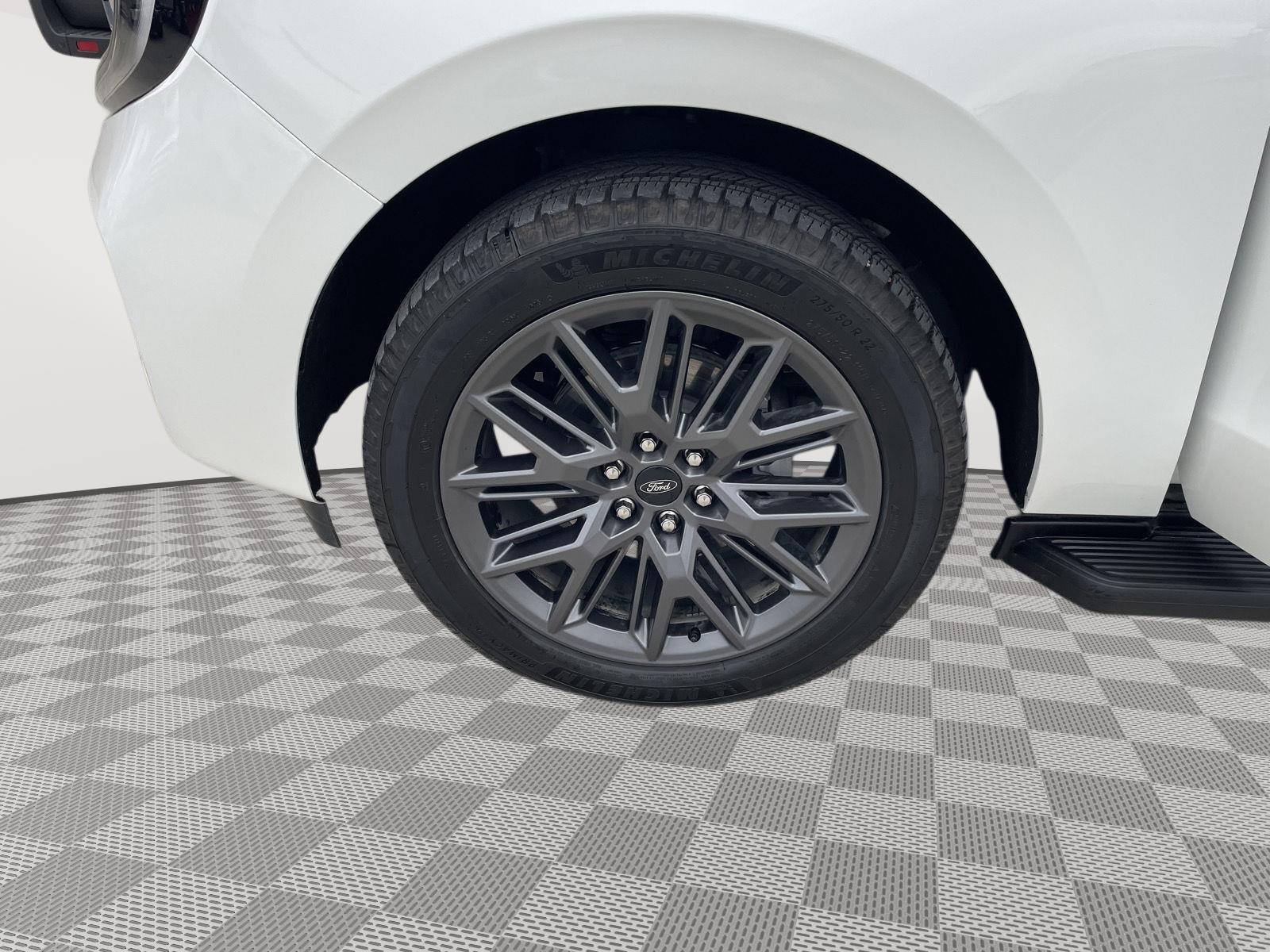 Vehicle photo 10