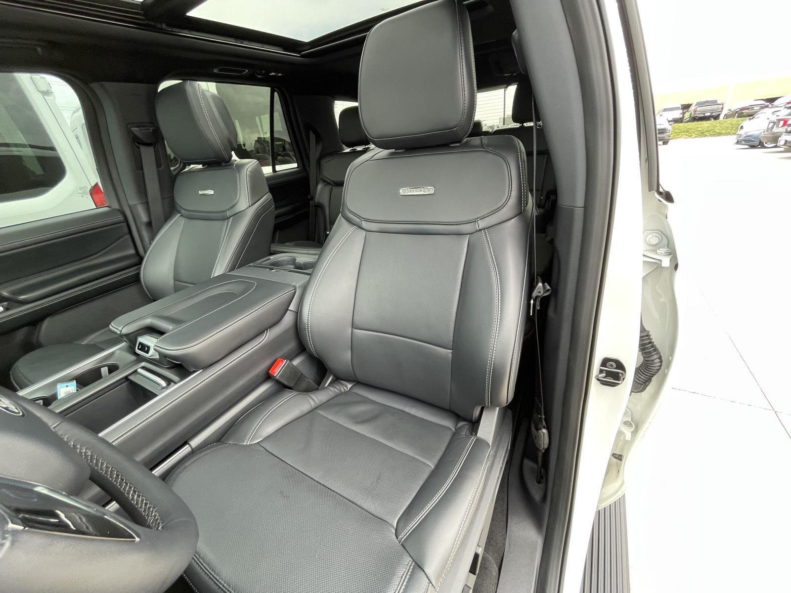 Vehicle photo 17