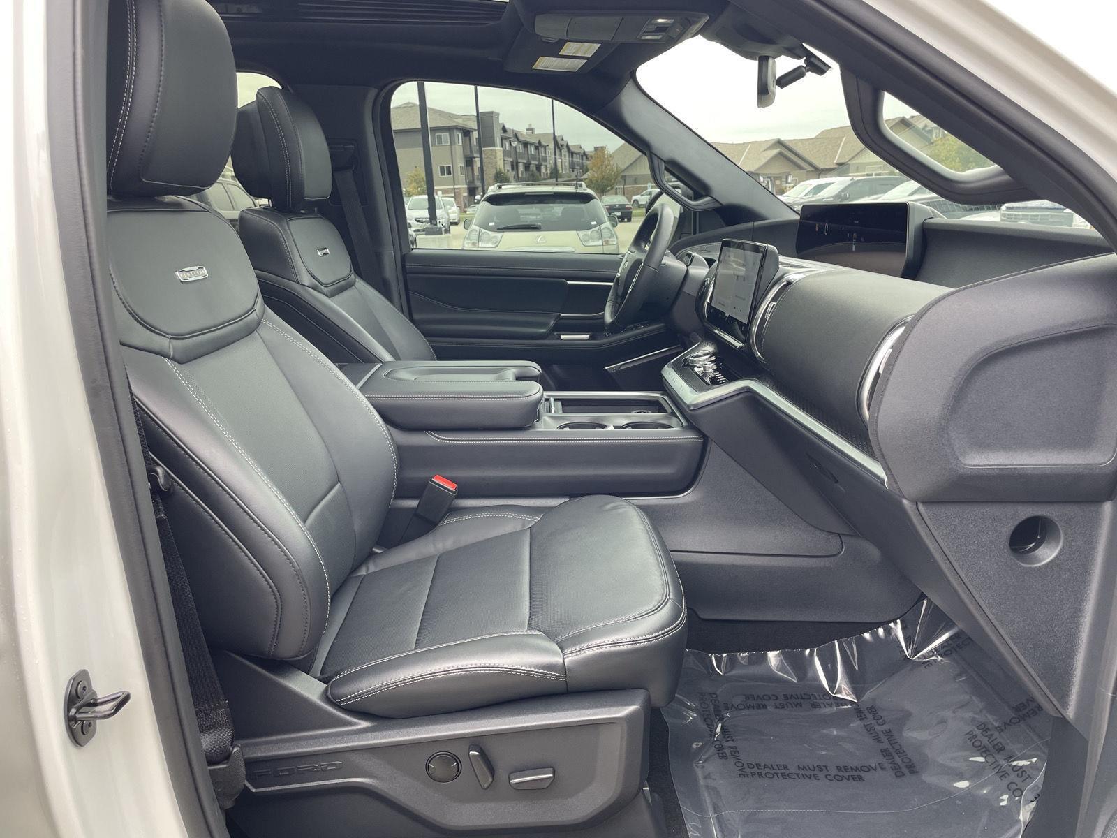 Vehicle photo 18