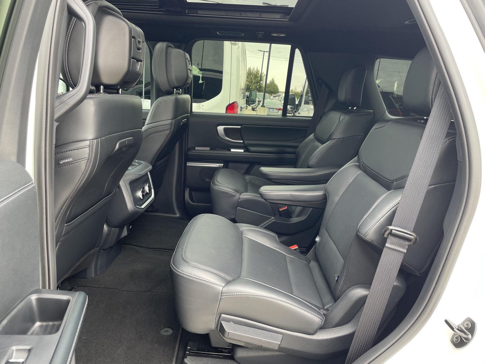 Vehicle photo 19