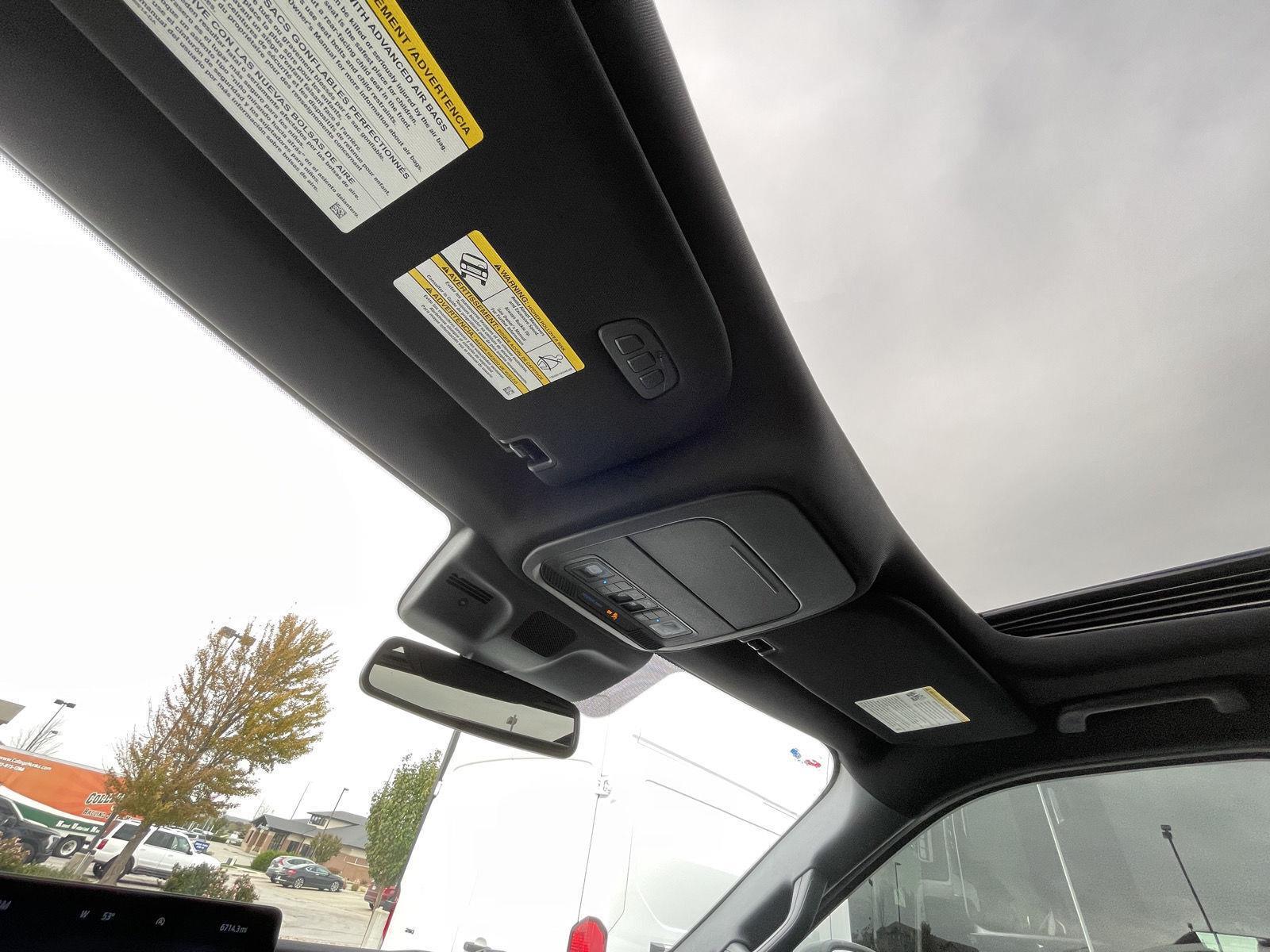Vehicle photo 22
