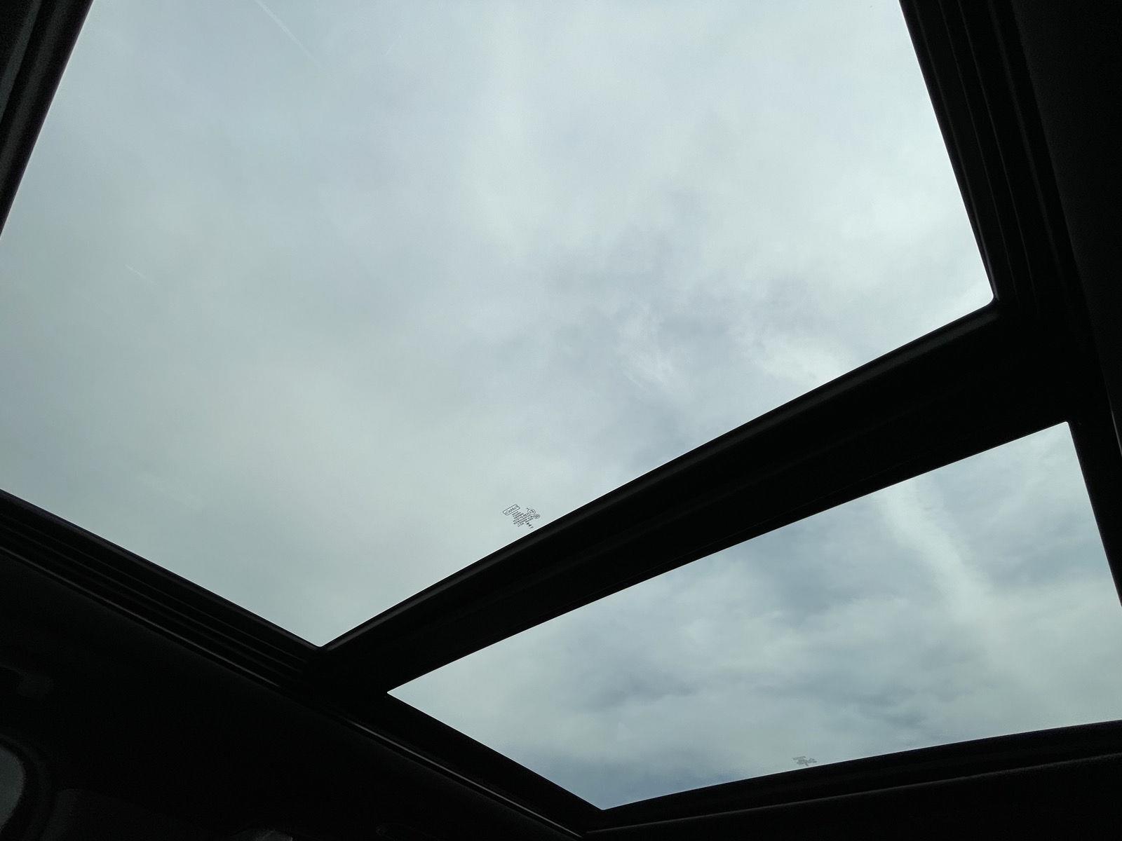Vehicle photo 23