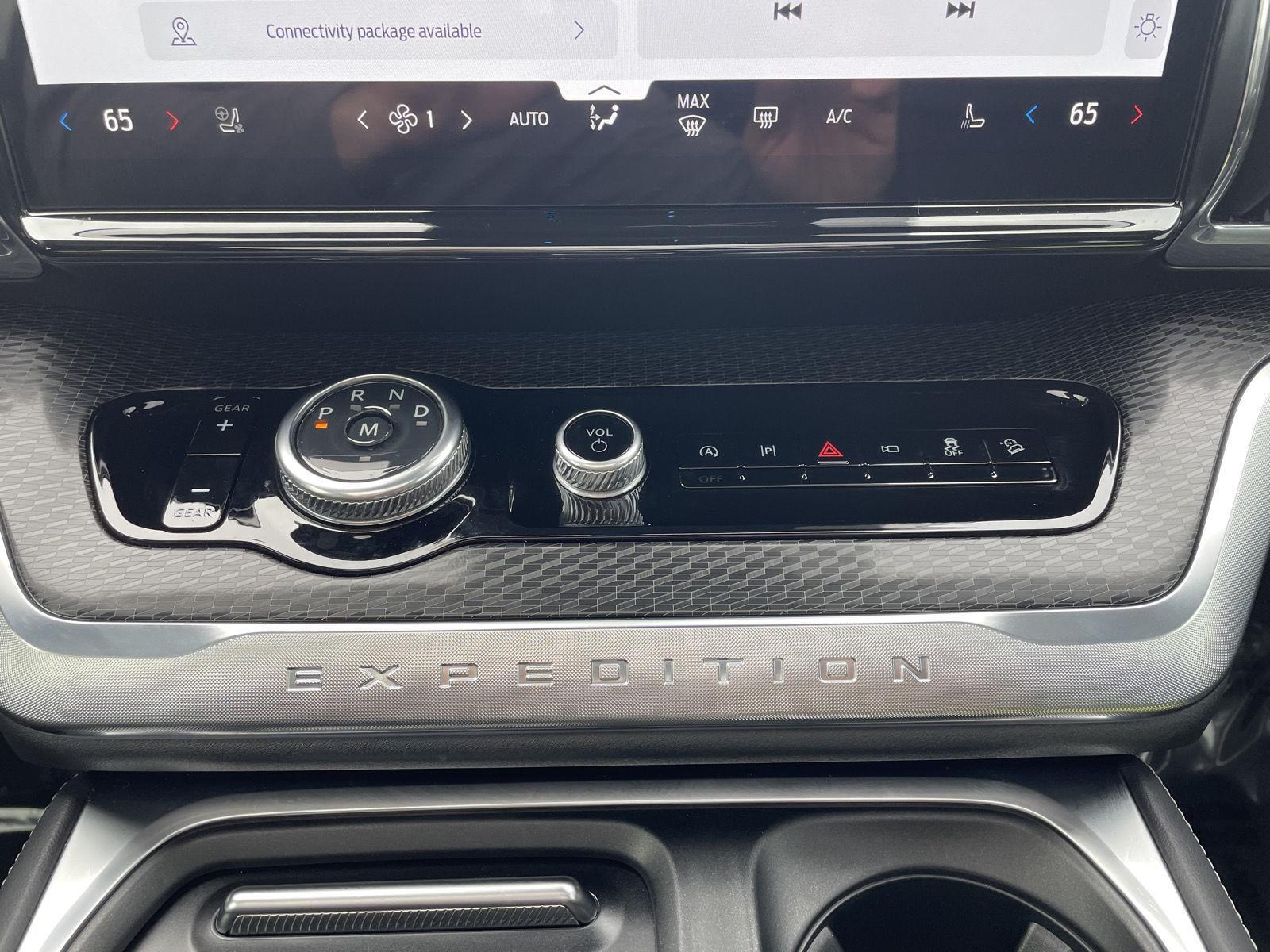 Vehicle photo 29