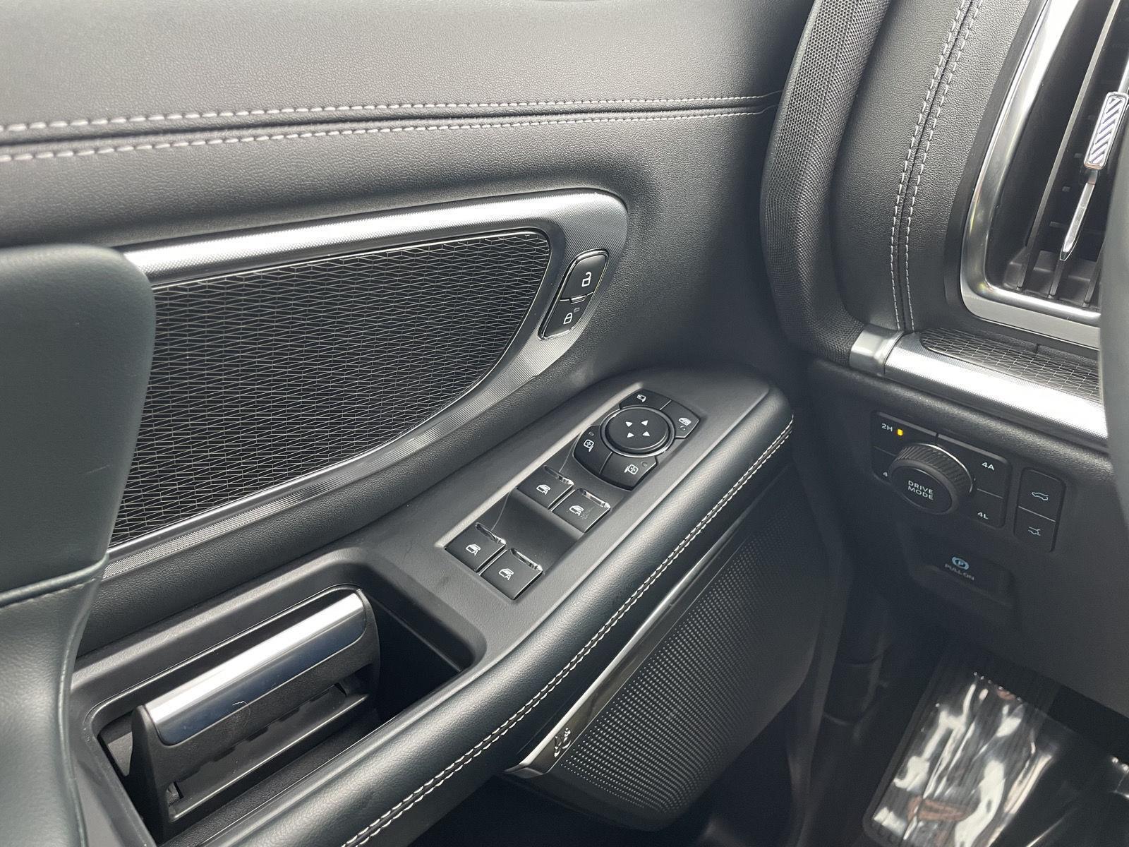 Vehicle photo 31