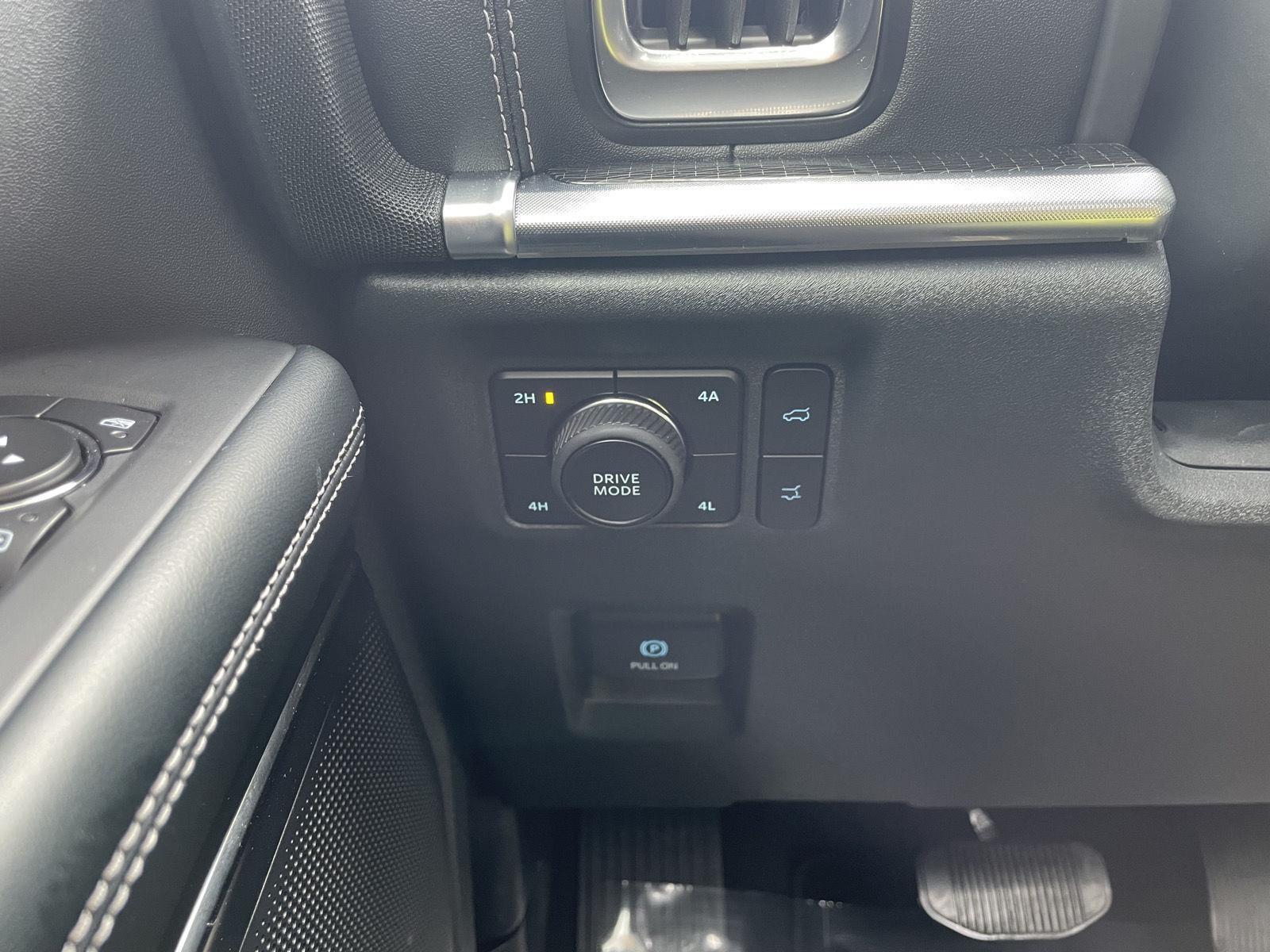 Vehicle photo 32
