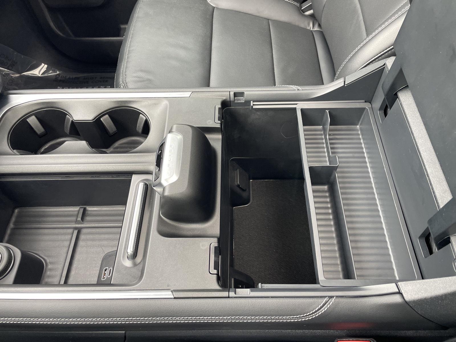 Vehicle photo 33