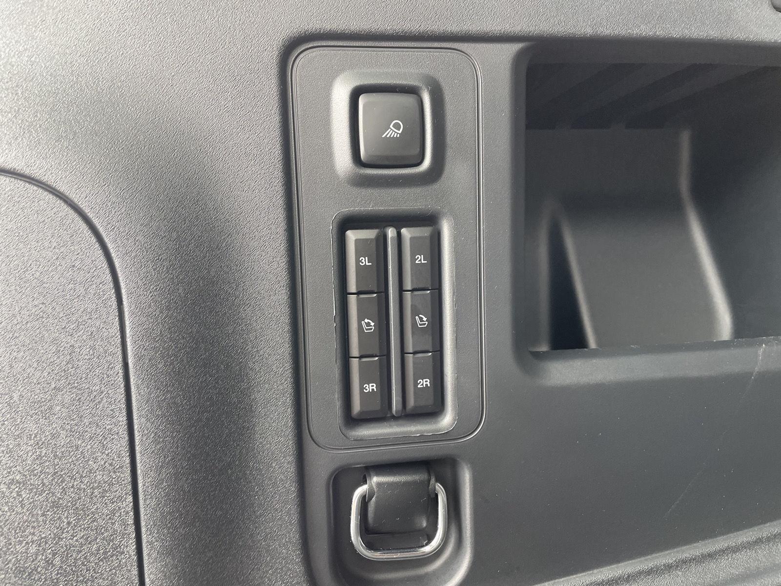 Vehicle photo 38