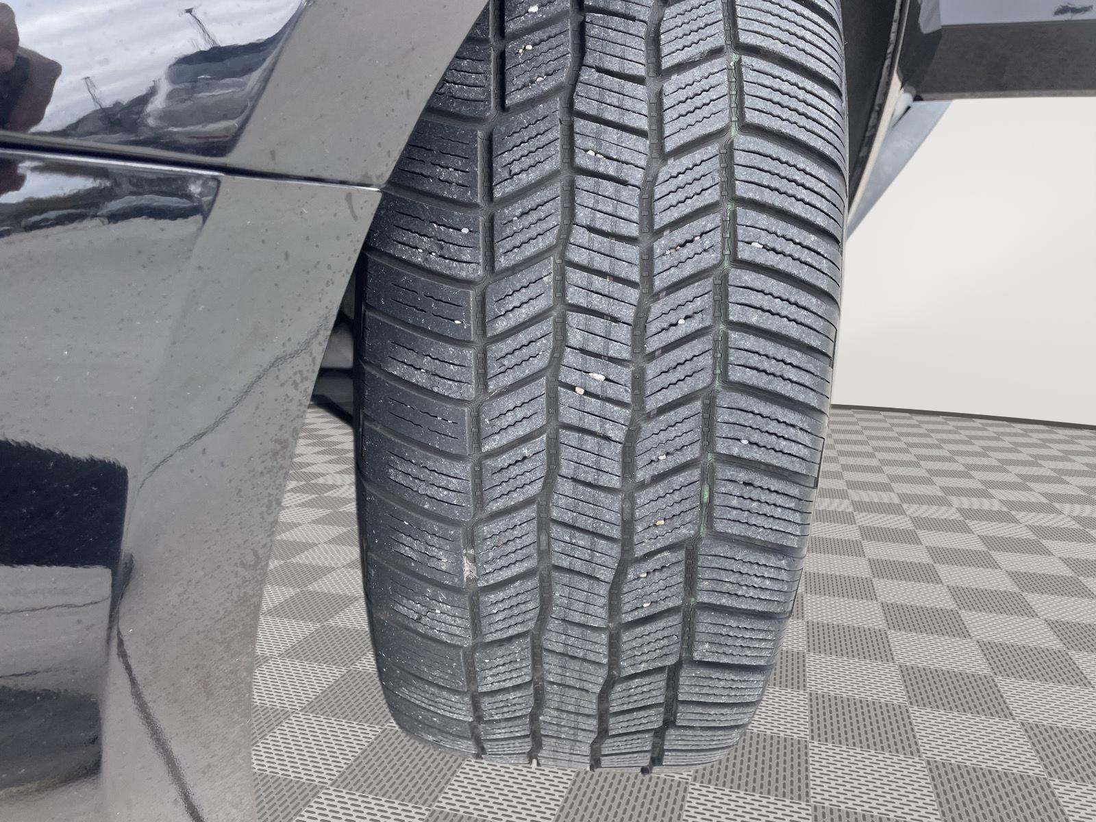 Vehicle photo 11