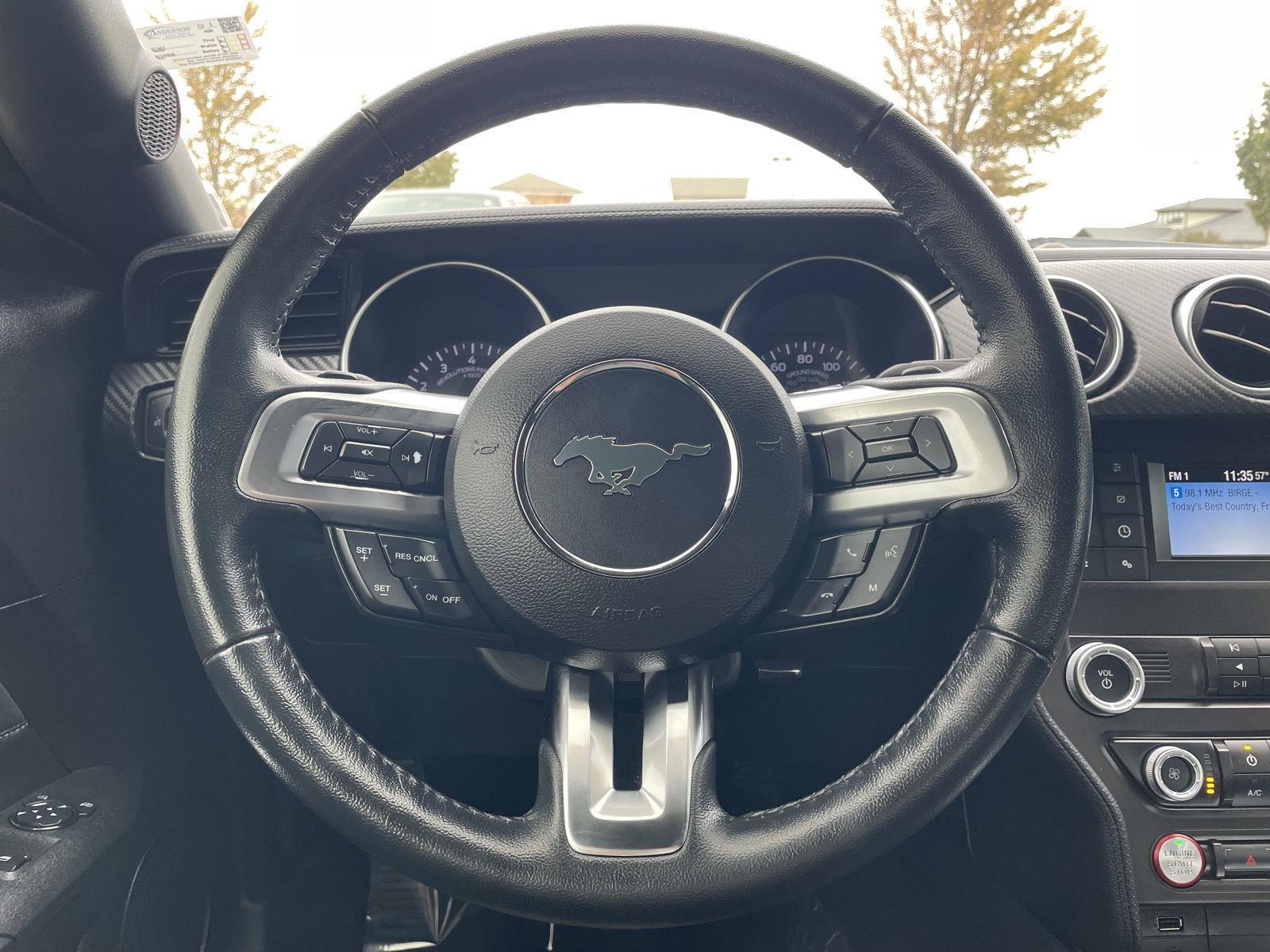 Vehicle photo 12
