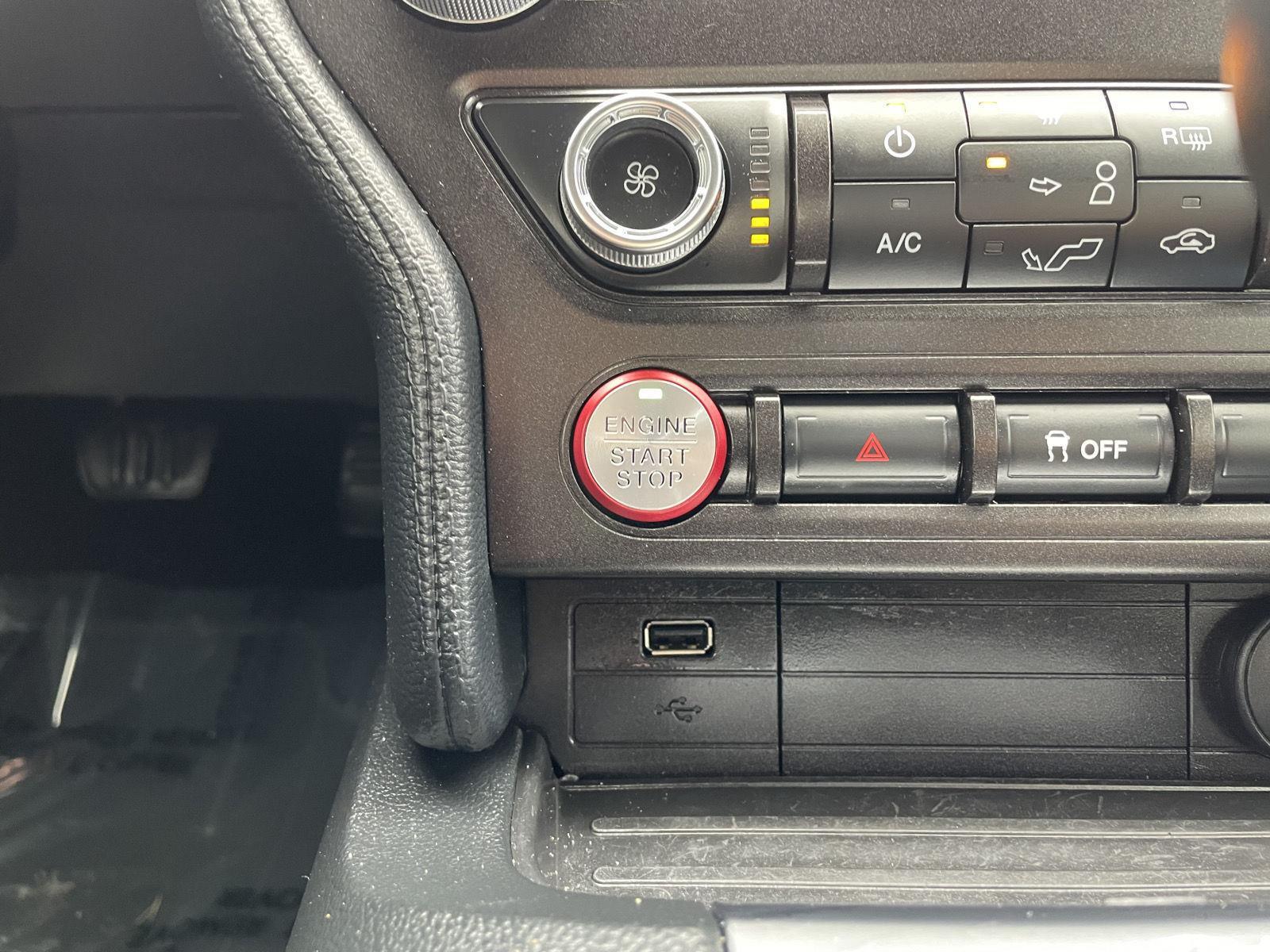 Vehicle photo 24