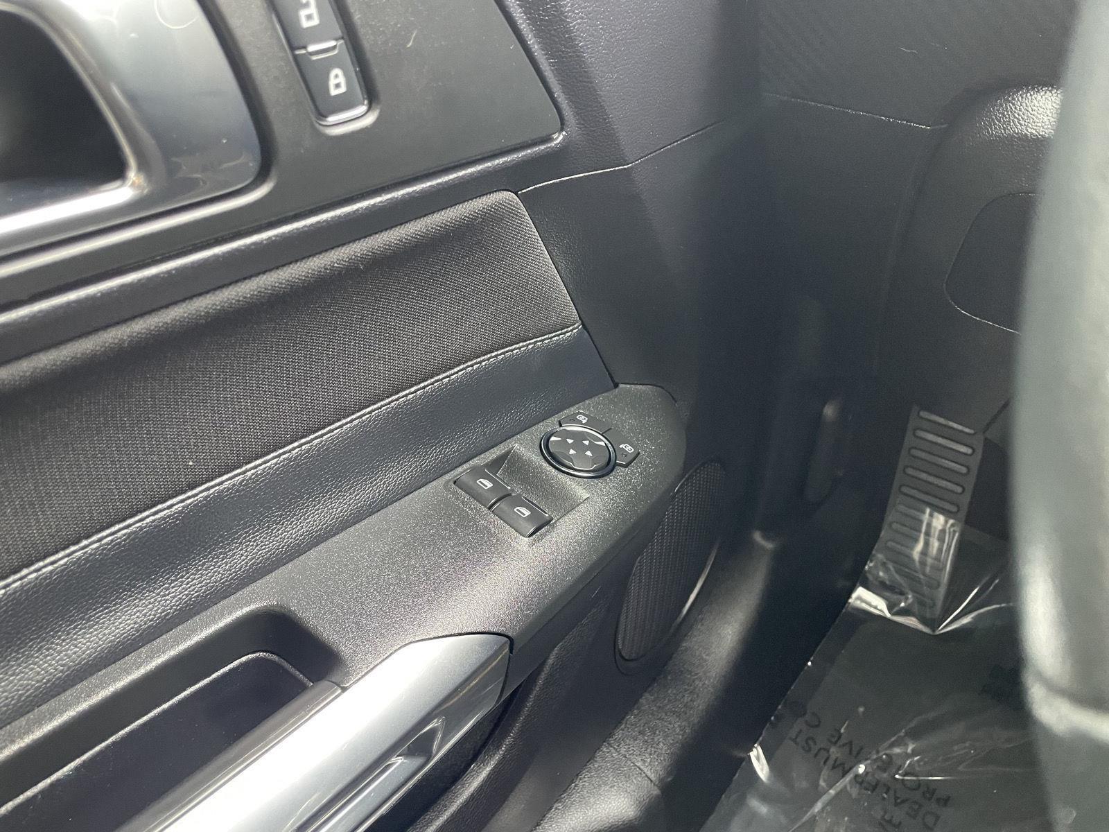 Vehicle photo 28