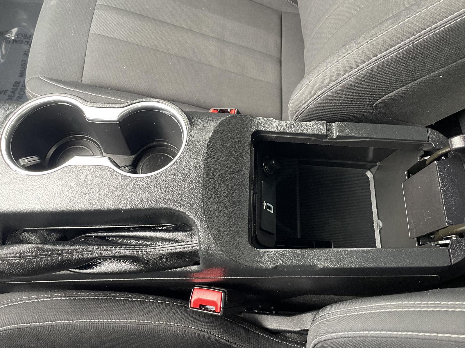 Vehicle photo 30