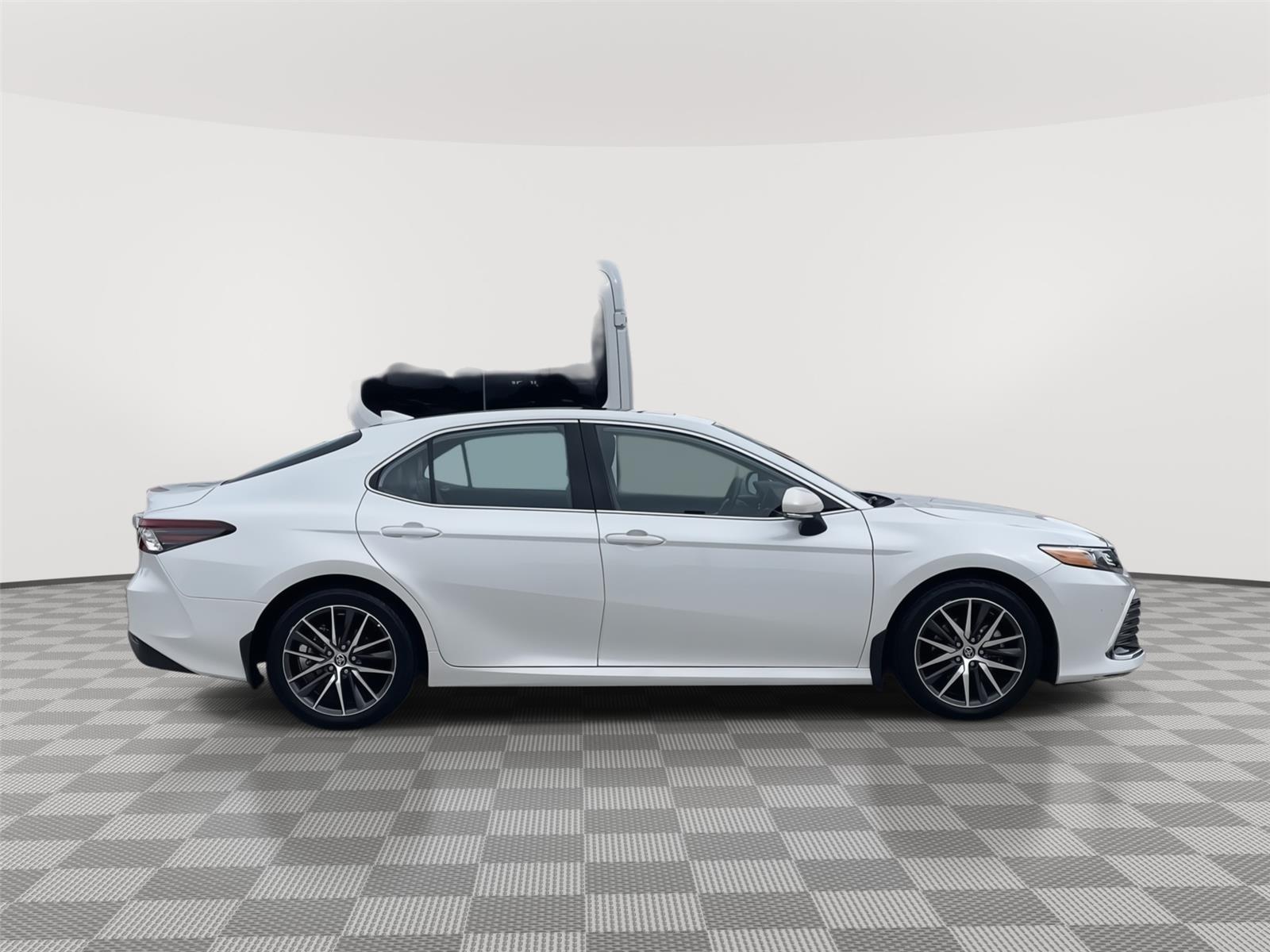 Vehicle photo 6
