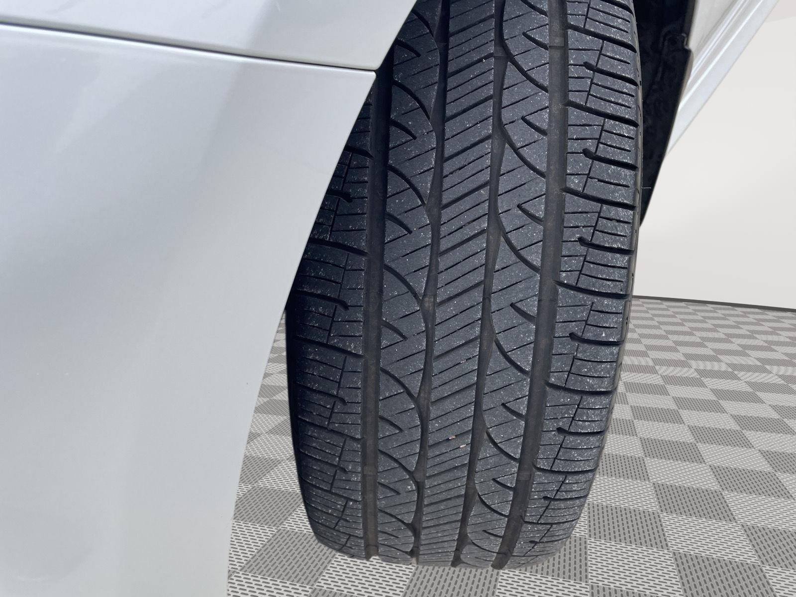 Vehicle photo 11