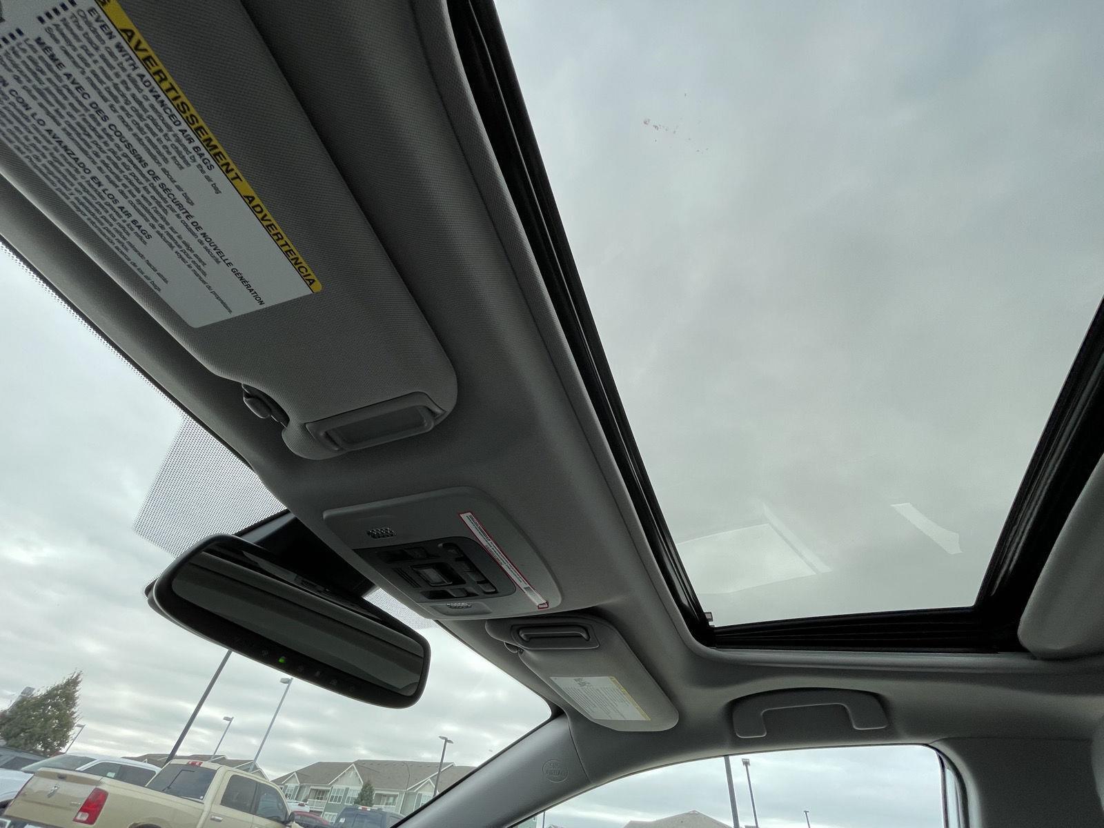 Vehicle photo 21