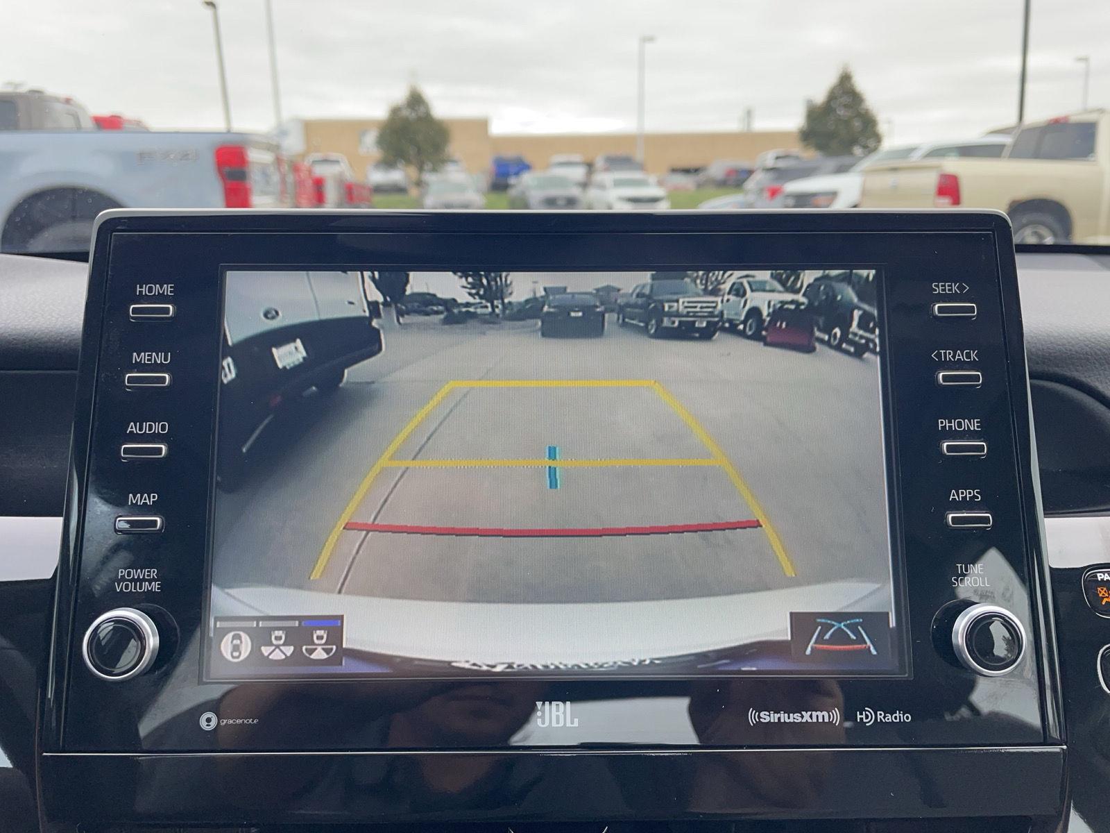Vehicle photo 23